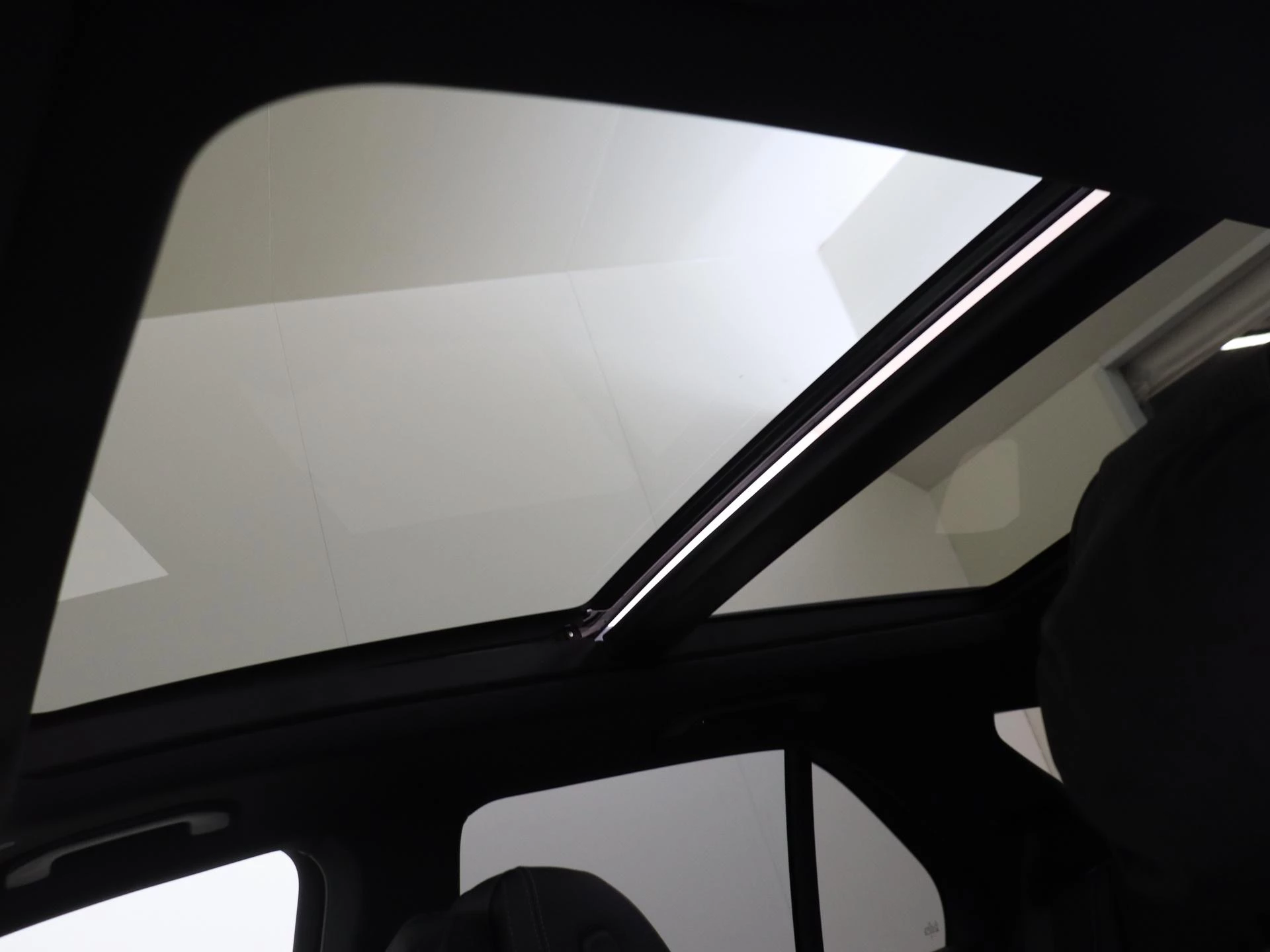 Mercedes-Benz-GLE-image-28