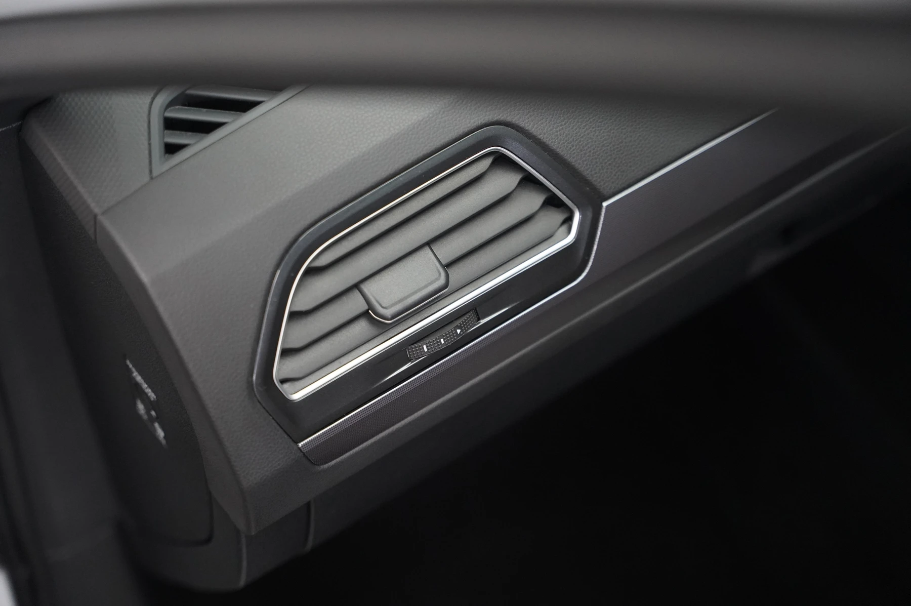 Volkswagen-Tiguan-image-29