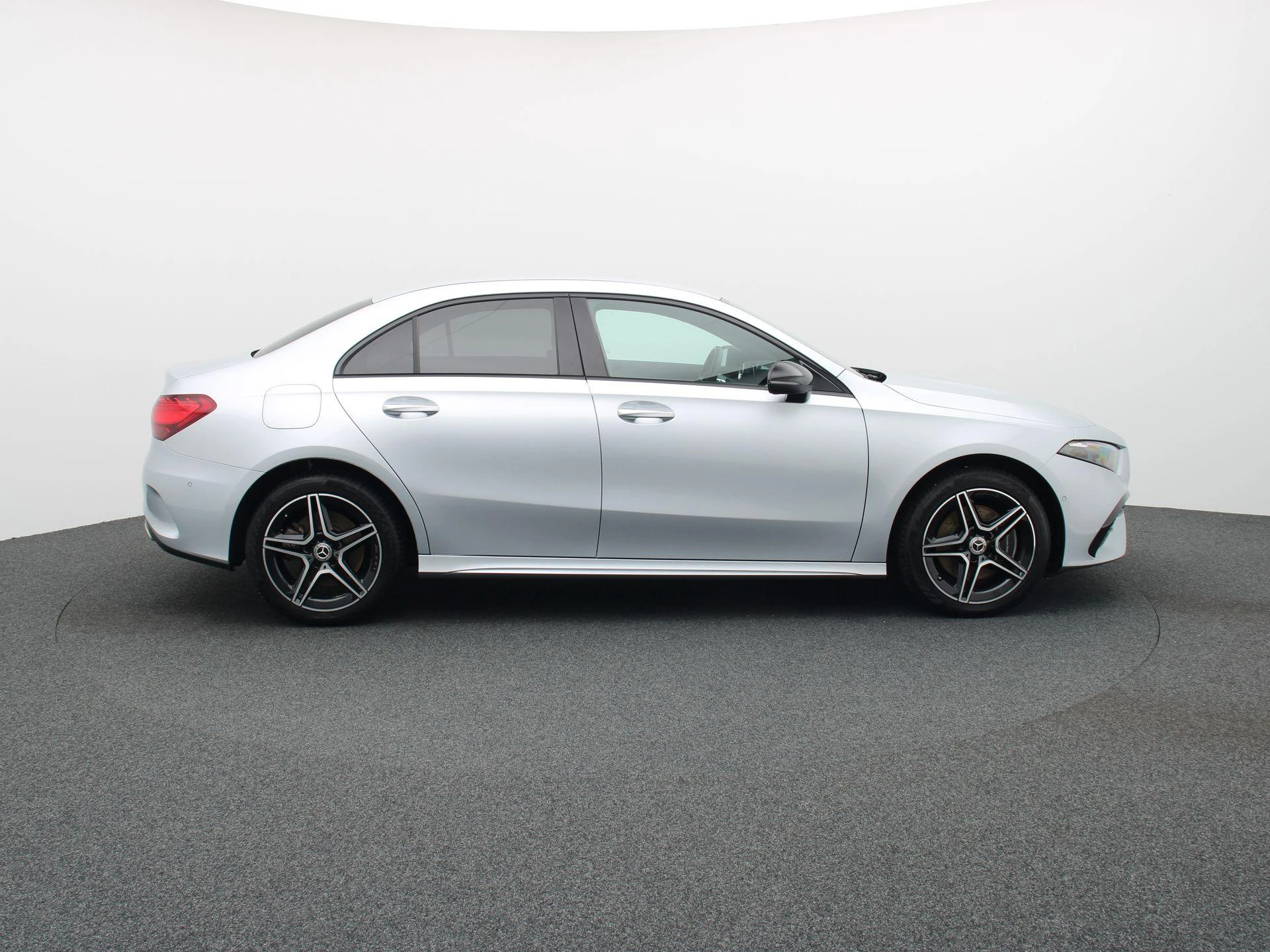 Mercedes-Benz A-Klasse 250 e AMG Line Limousine + TREKHAAK + CARPLAY + NIGHTPAKKET +