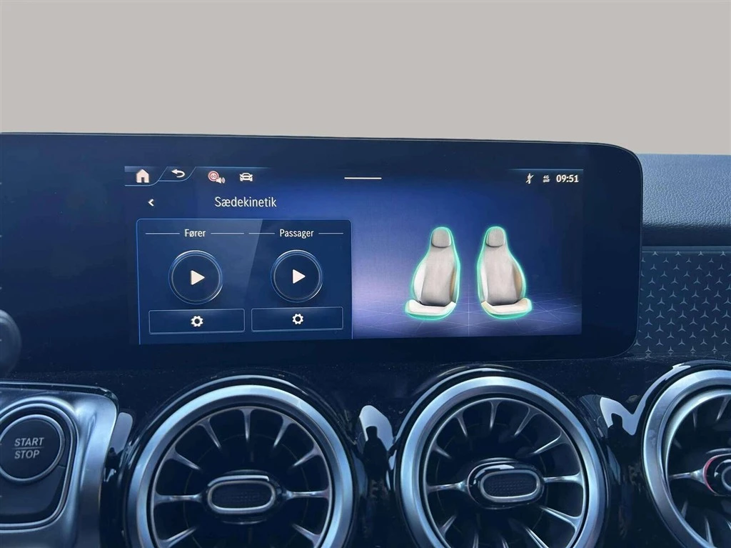 Mercedes-Benz-EQB-image-15