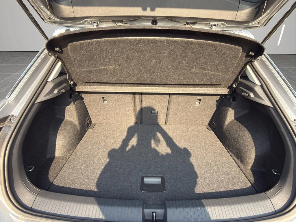 Volkswagen-T-Roc-image-16