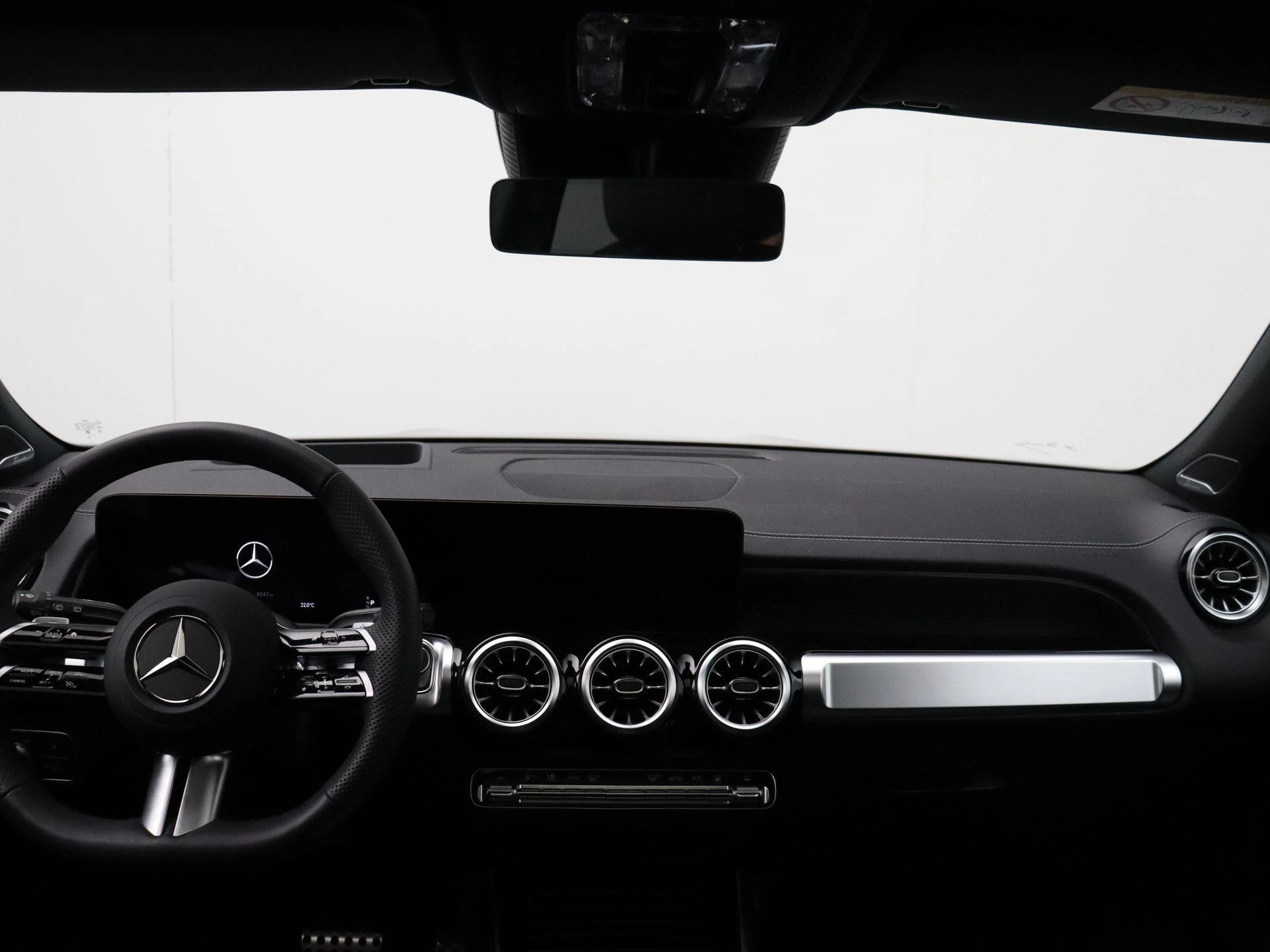Mercedes-Benz-EQB-image-24