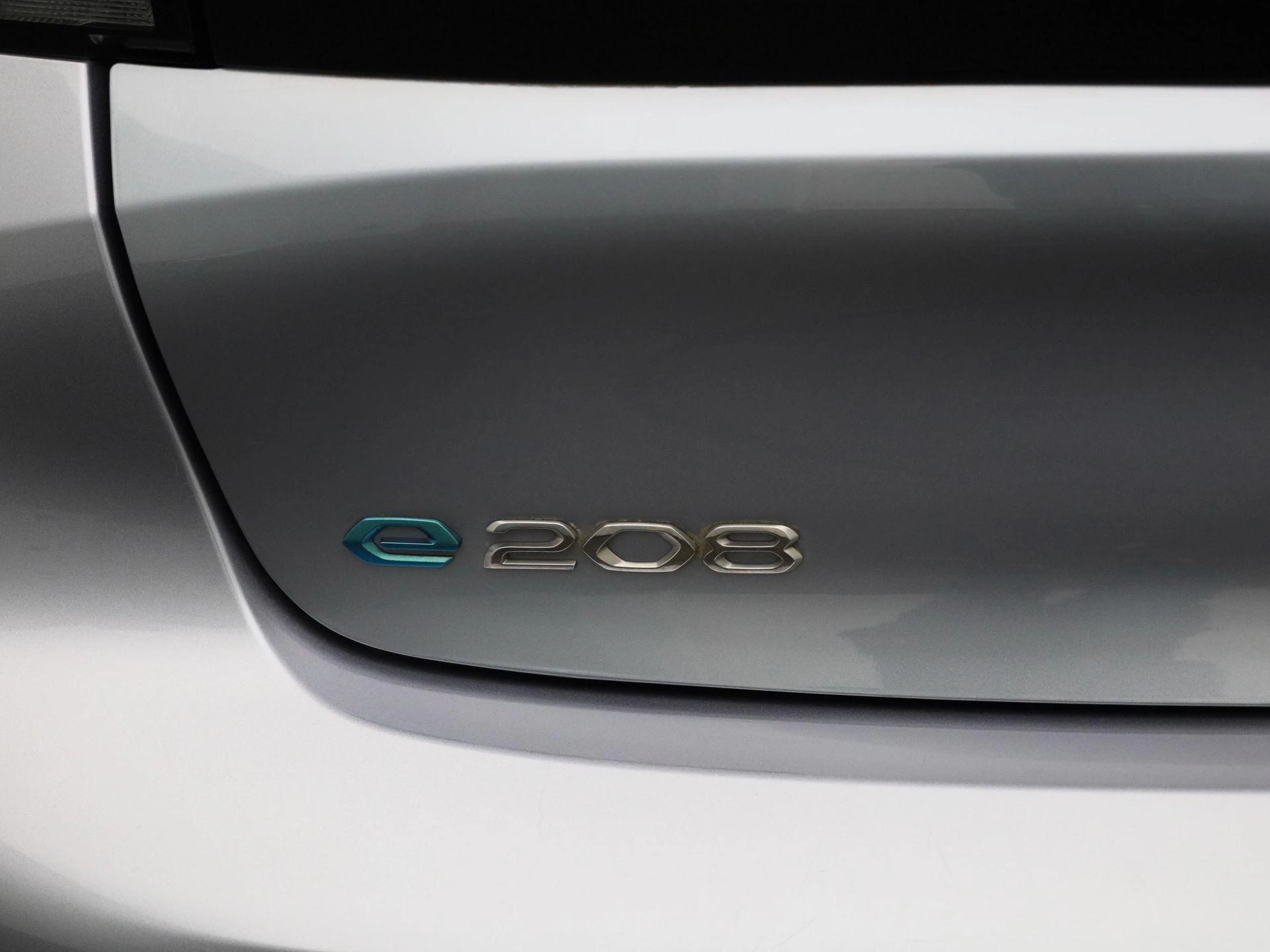 Peugeot-e-208-image-40