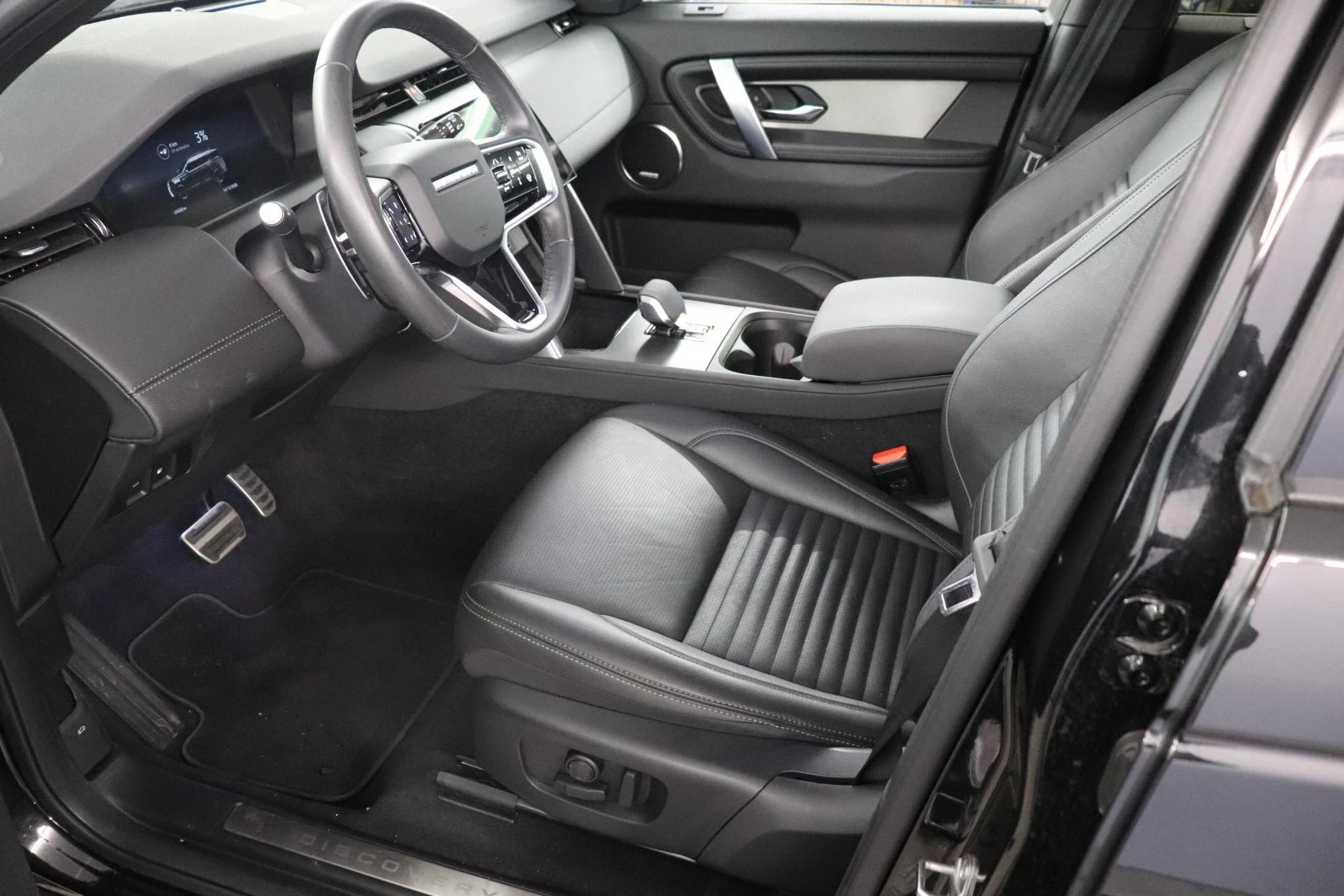 Land Rover-Discovery Sport-image-12