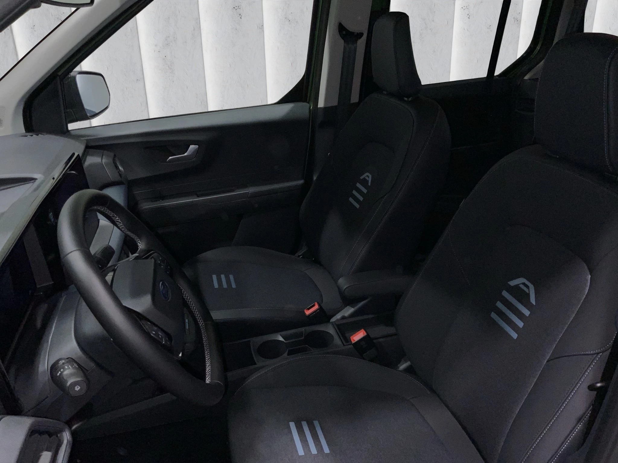 Ford-Tourneo Courier-image-1