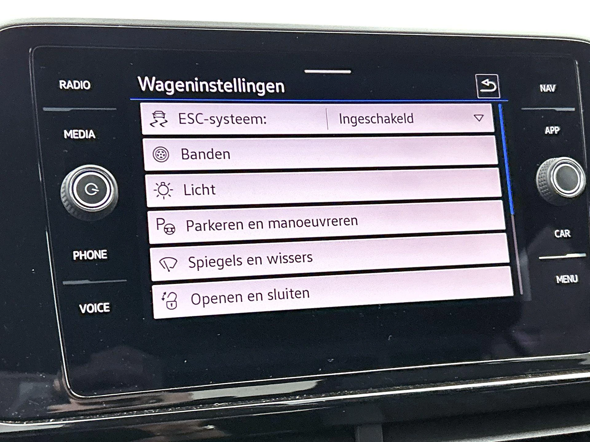 Volkswagen-T-Roc-image-9