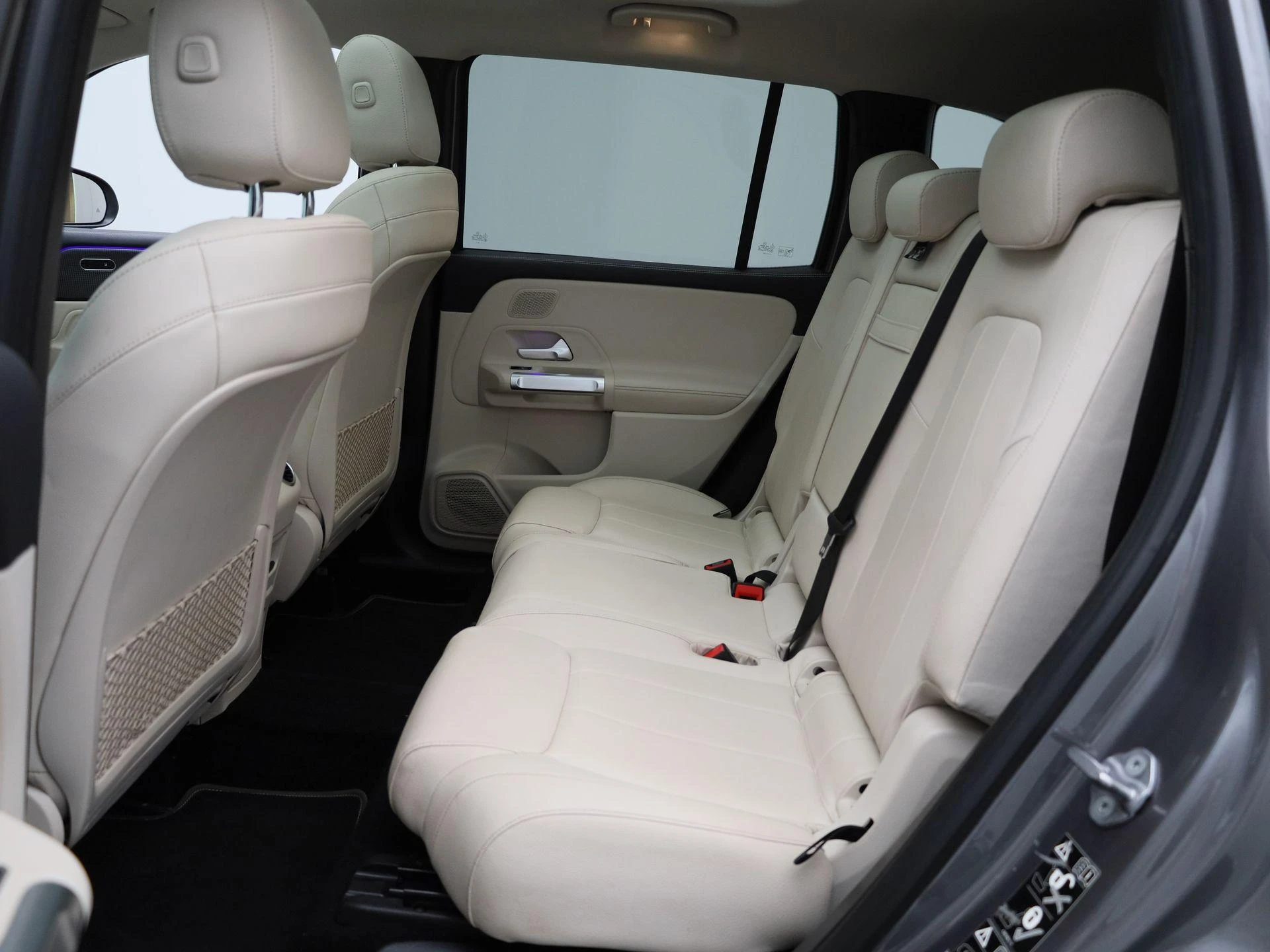 Mercedes-Benz-GLB-image-10