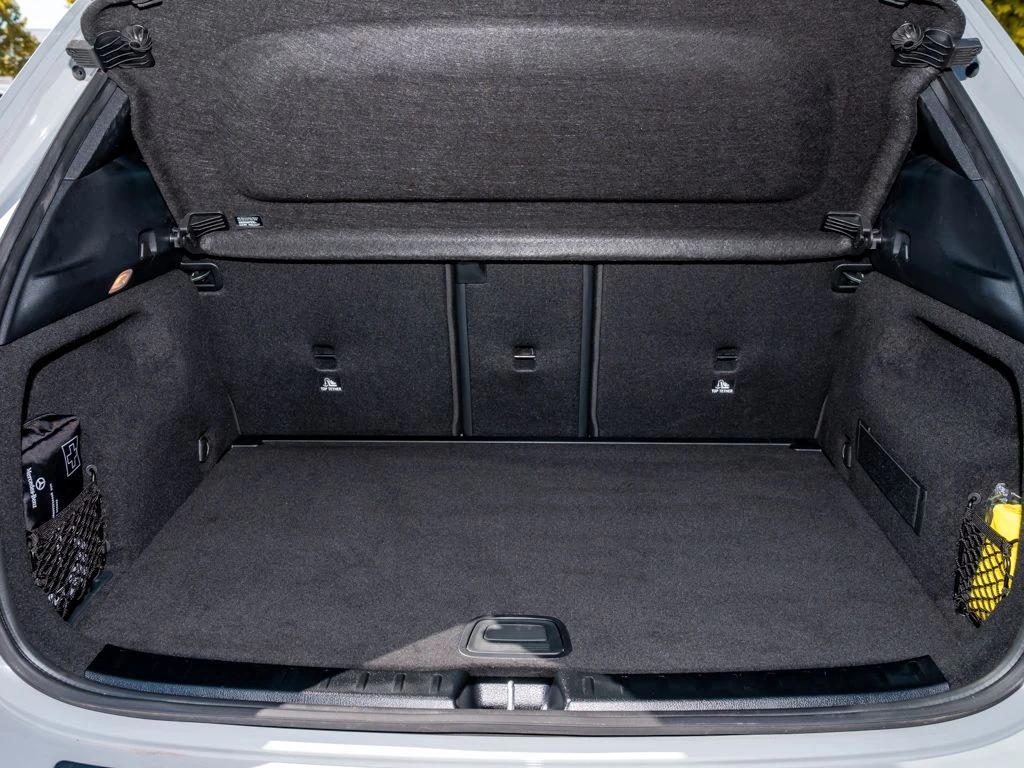 Mercedes-Benz-GLA 200 d-image-15
