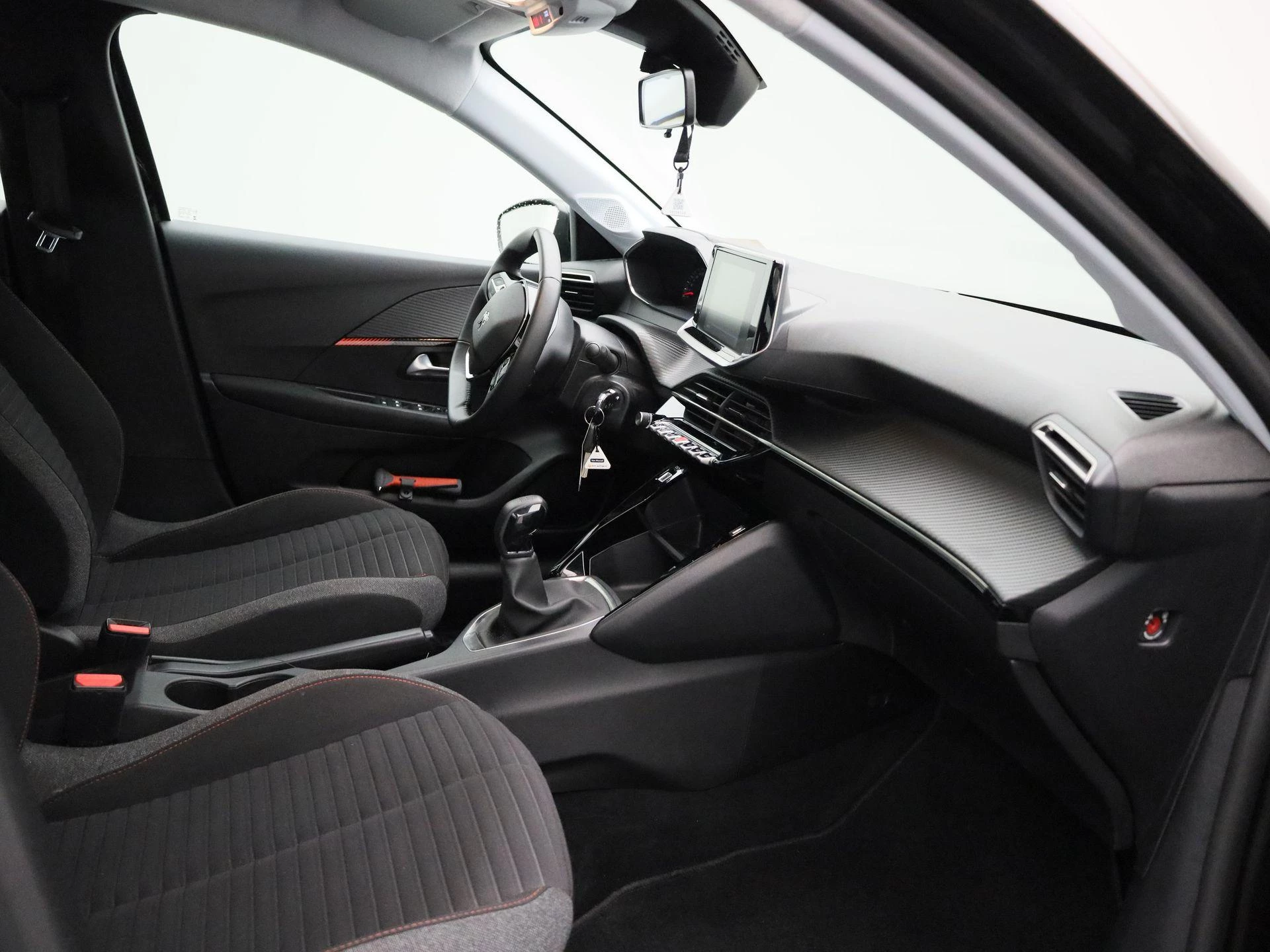 Peugeot-208-image-25