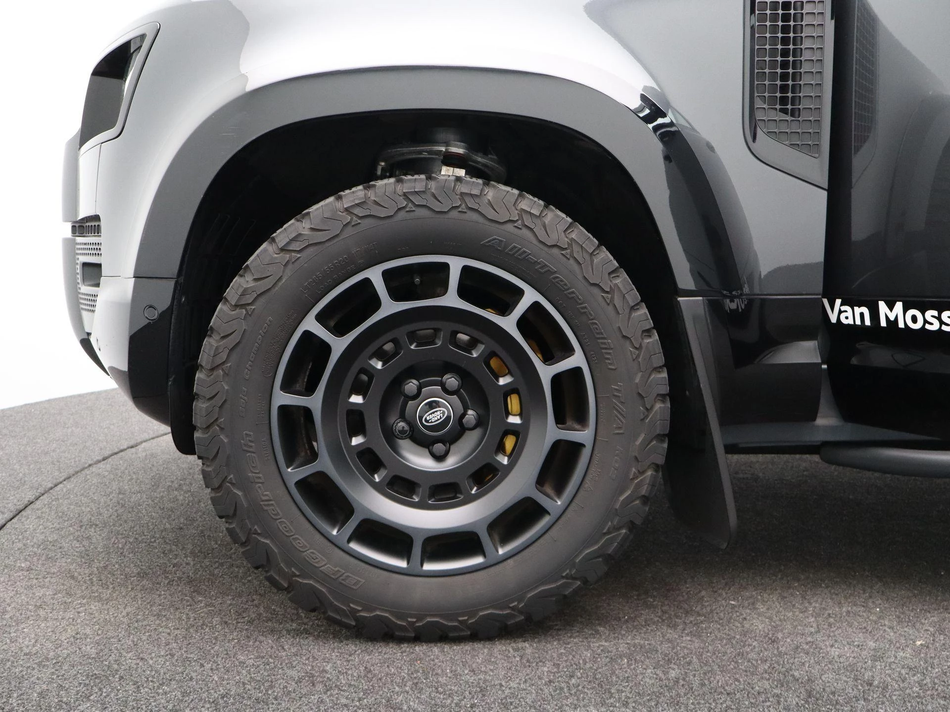 Land Rover-Defender-image-15