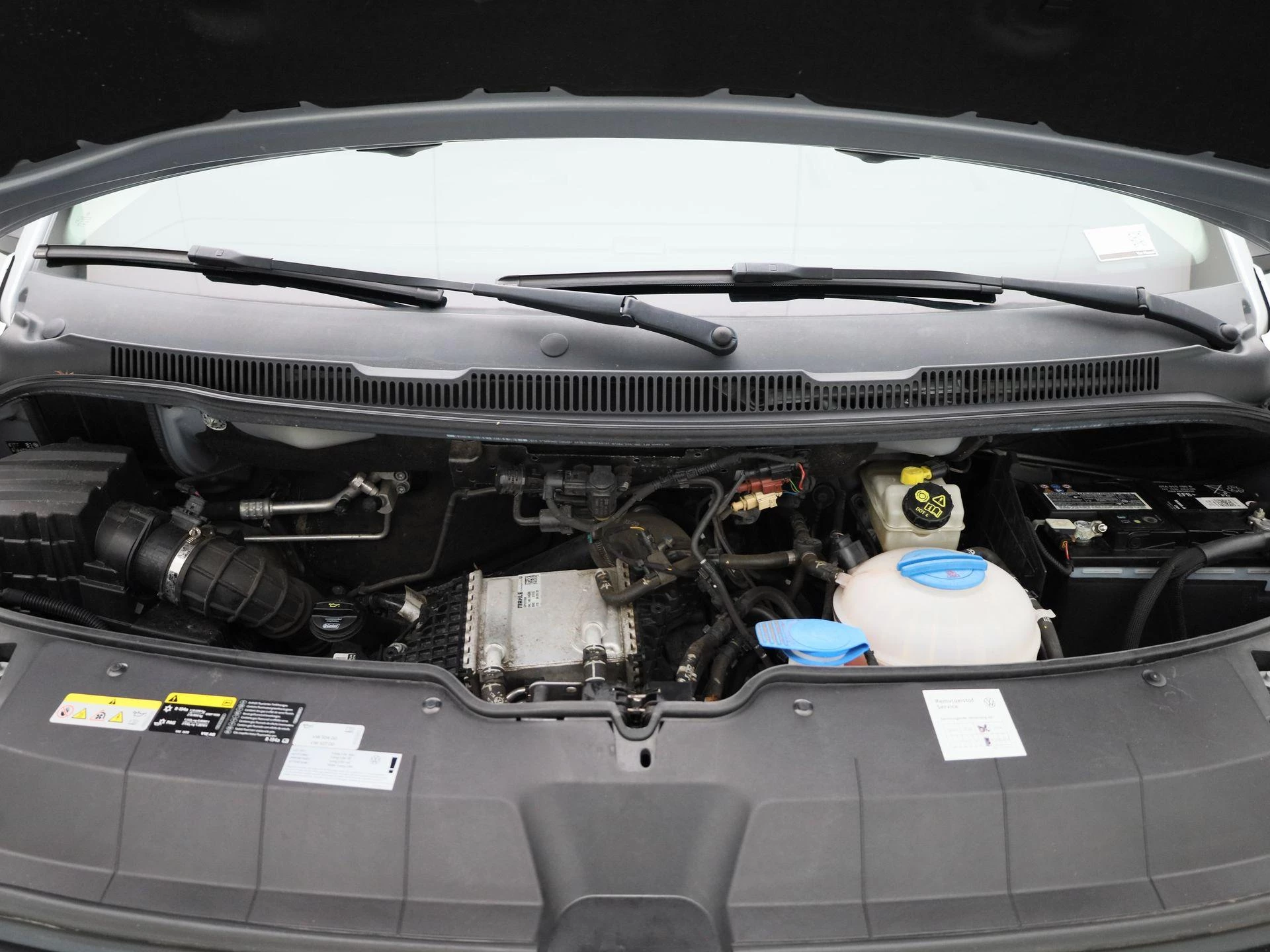 Volkswagen-Transporter-image-33