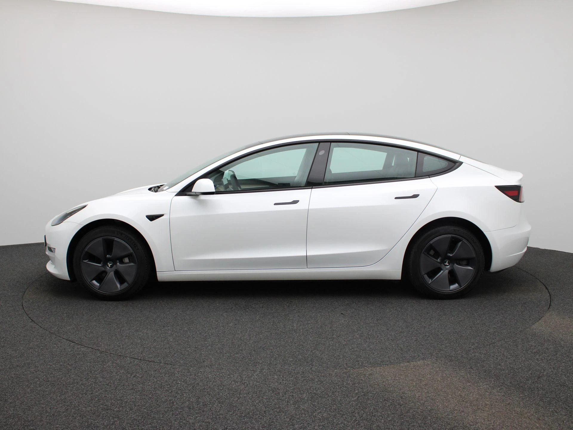 Tesla-Model 3-image-3