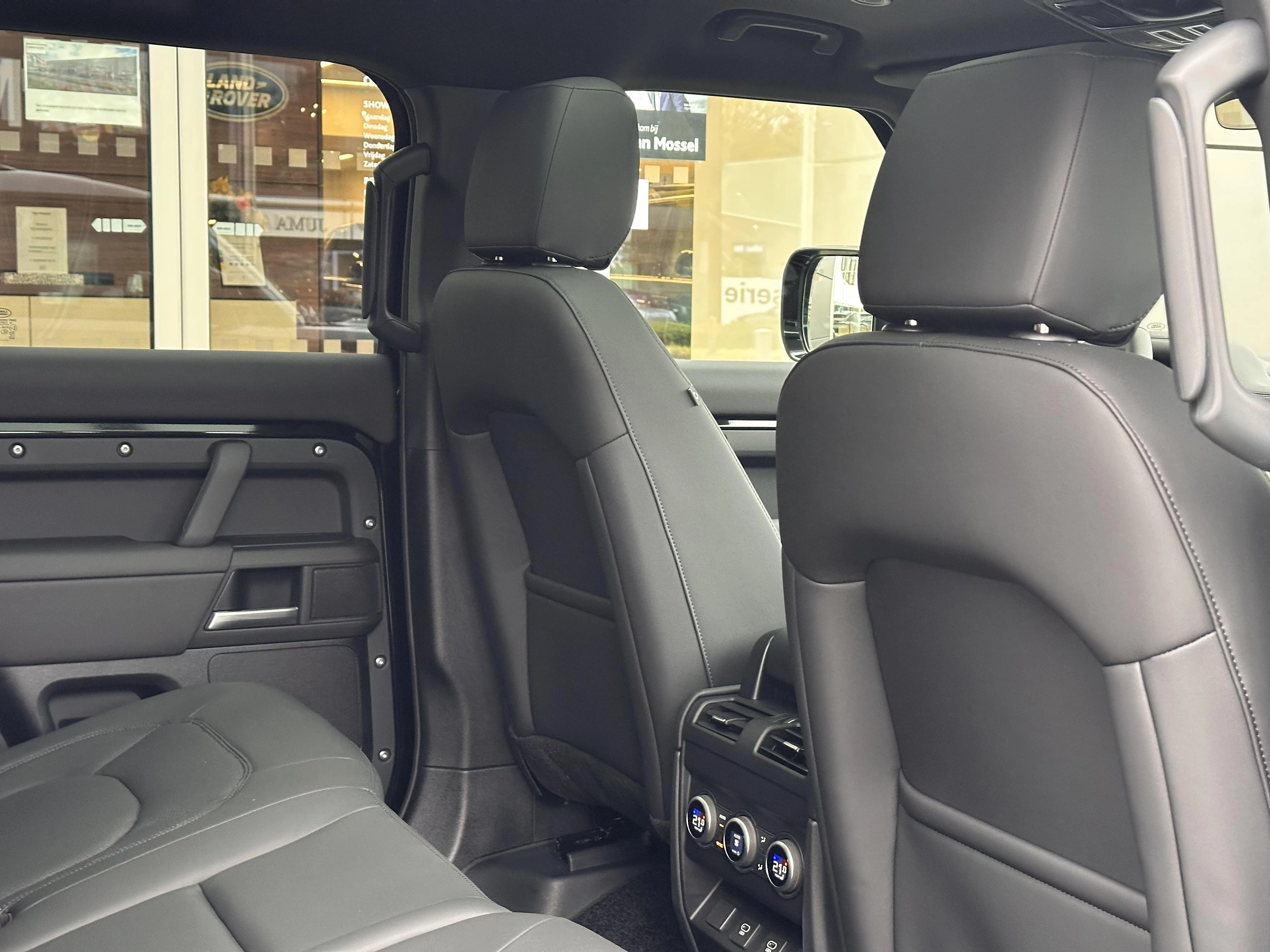 Land Rover-Defender-image-10