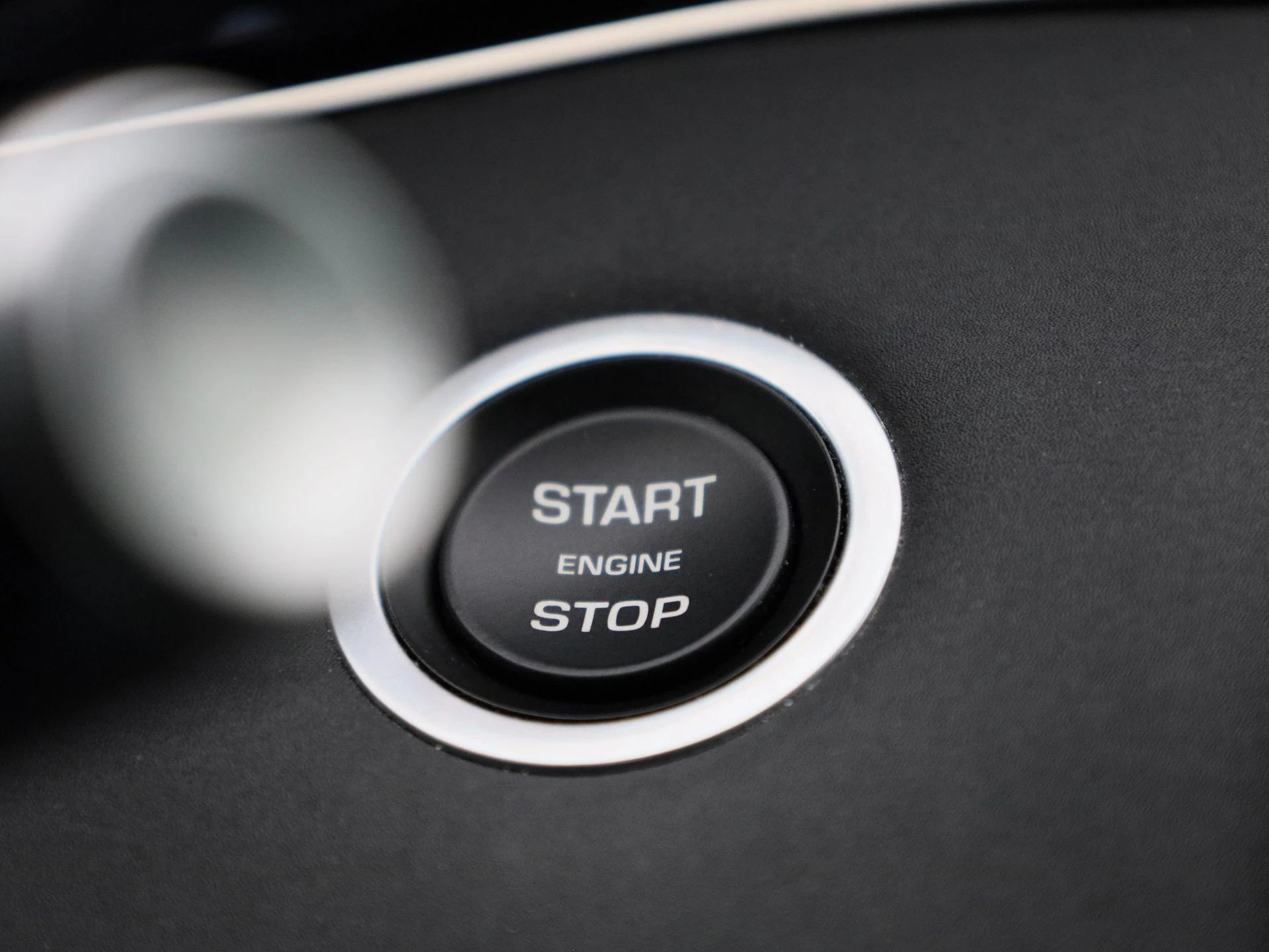 Land Rover-Range Rover Evoque-image-27