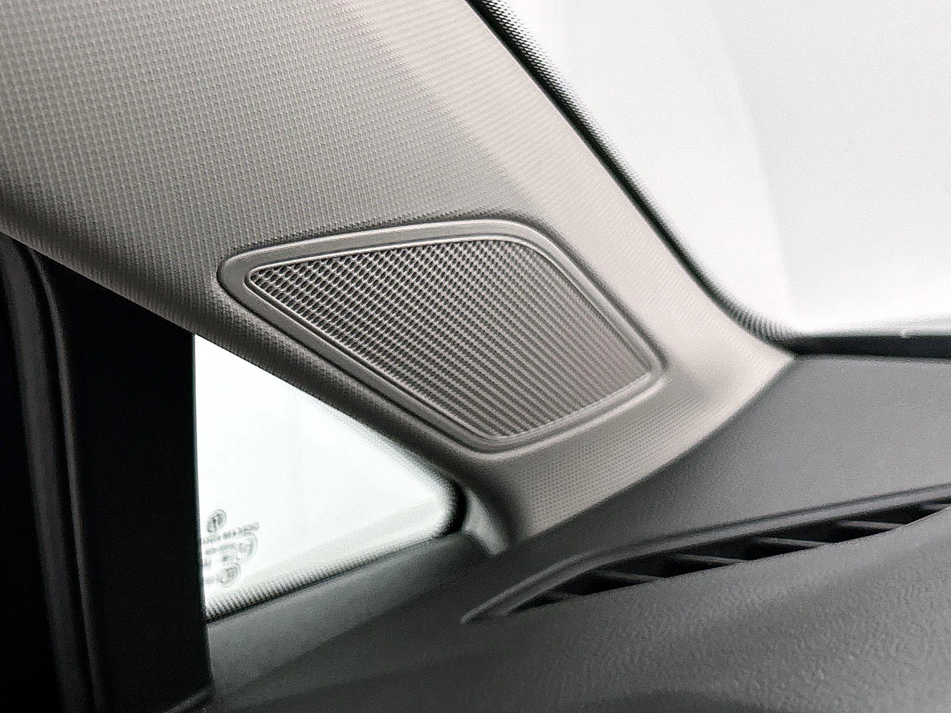 Volkswagen-Golf-image-11