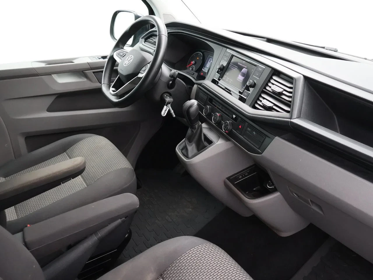 Volkswagen-Transporter-image-2