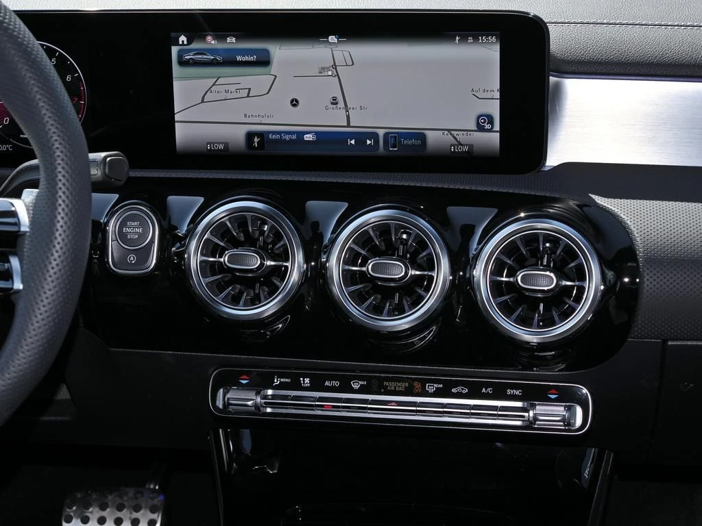 Mercedes-Benz-CLA 200-image-11