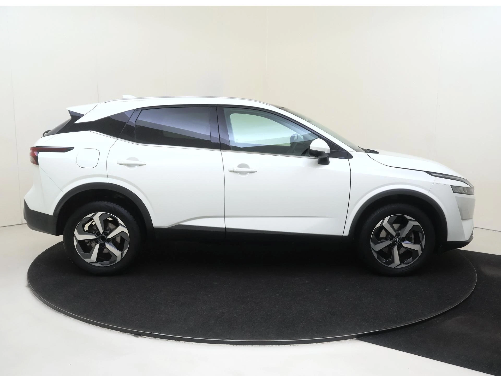 Nissan-QASHQAI-image-8