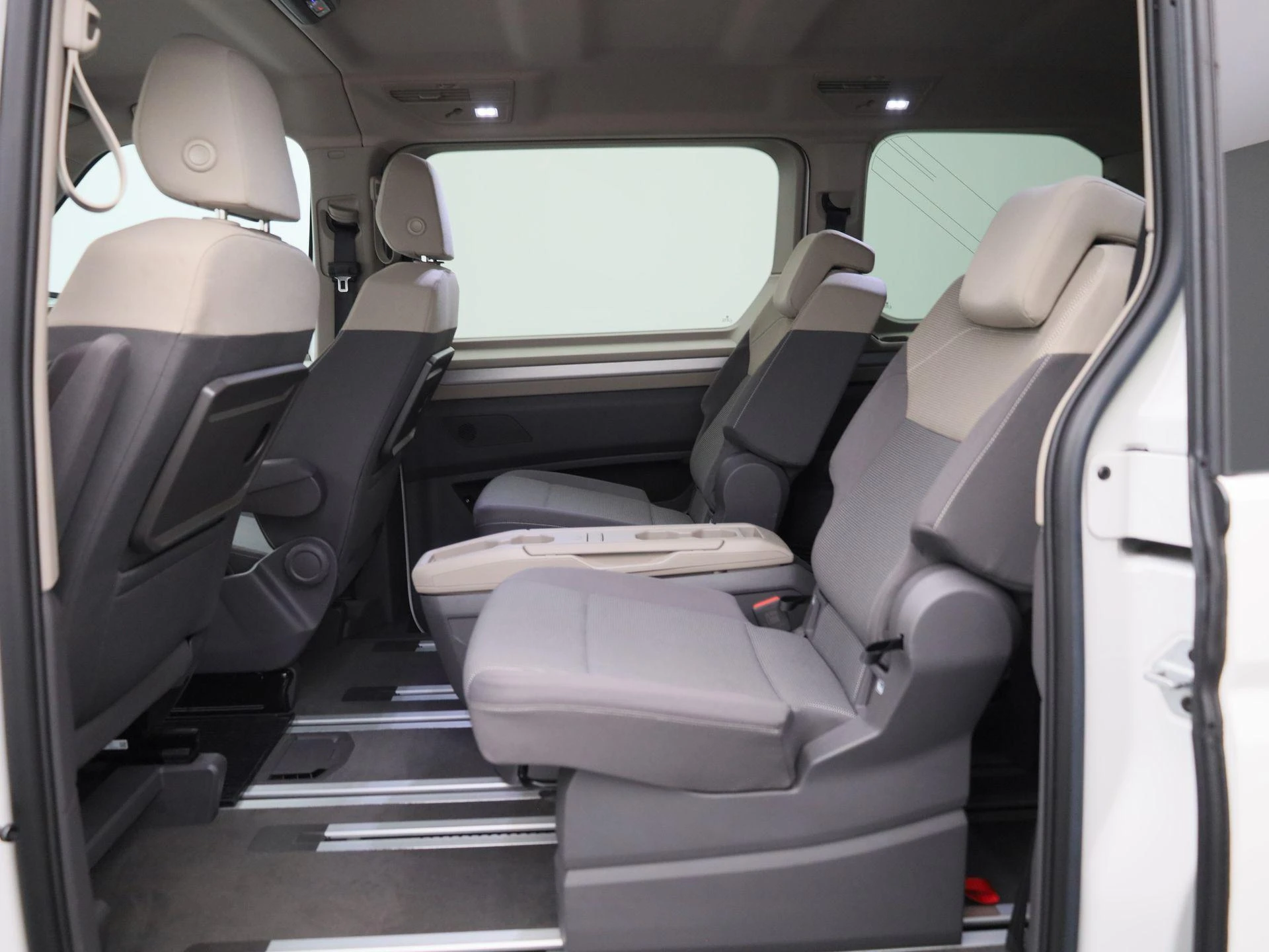 Volkswagen-Multivan-image-10