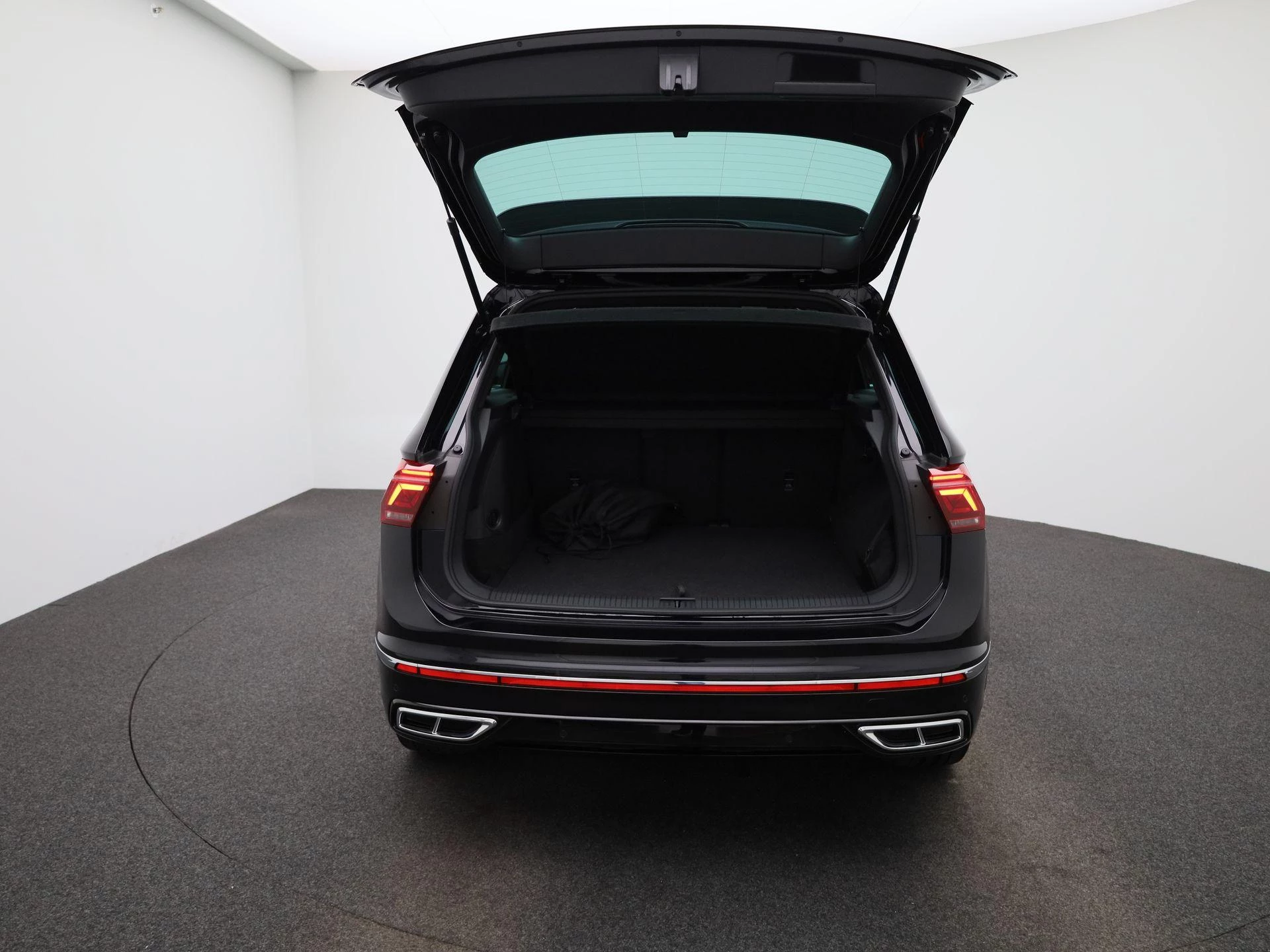 Volkswagen-Tiguan-image-10