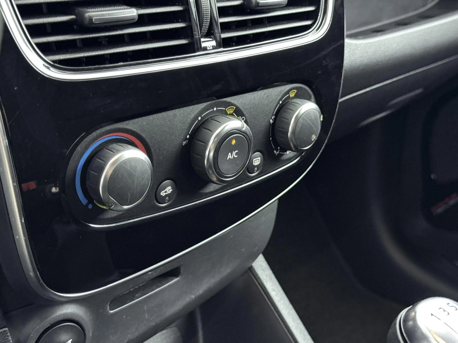 Renault-Clio-image-23