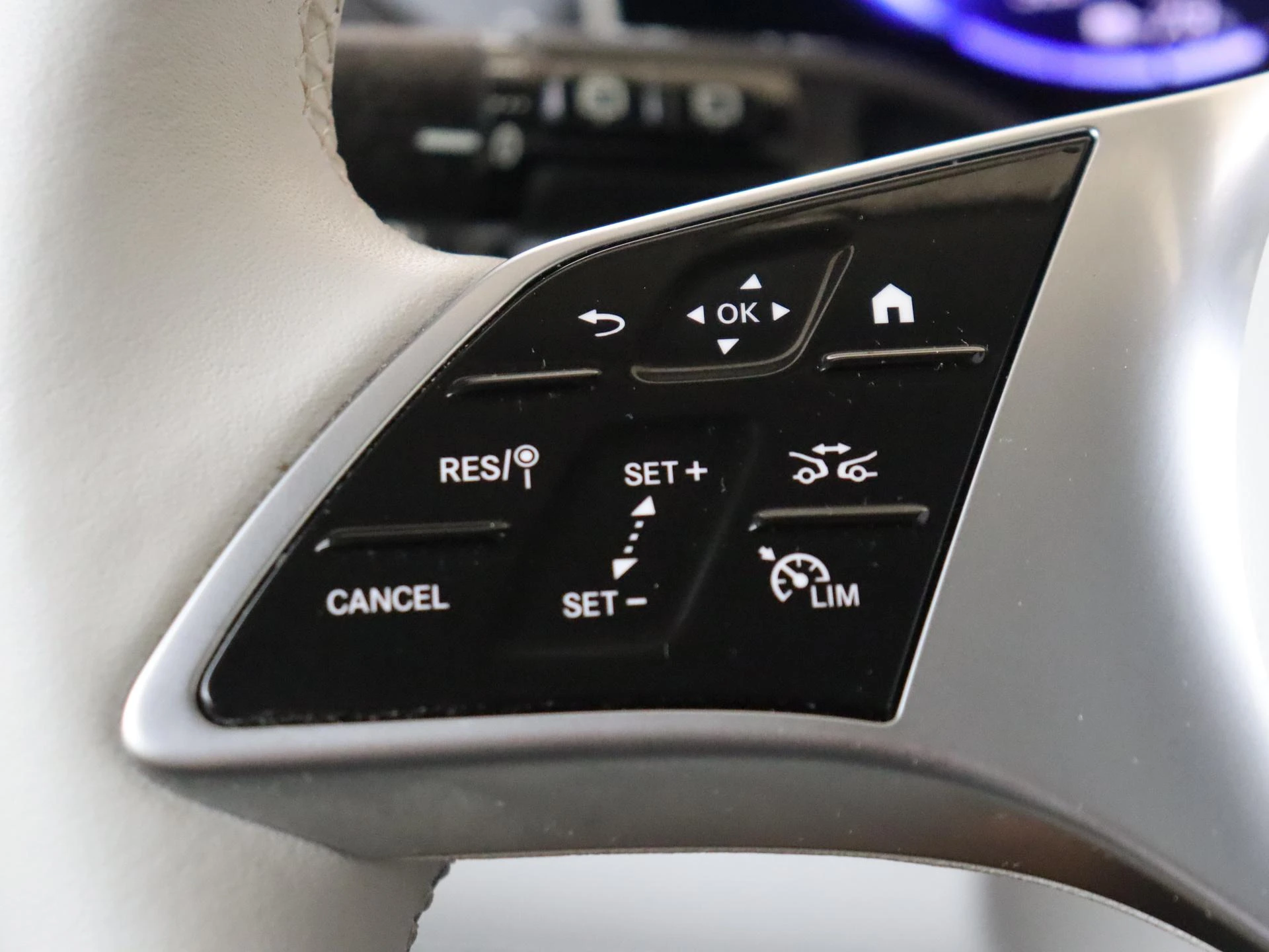 Mercedes-Benz-EQE-image-14
