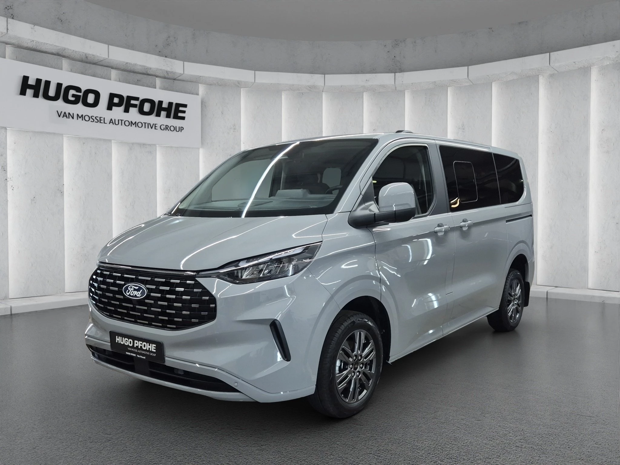 Ford-Tourneo Custom-image-0
