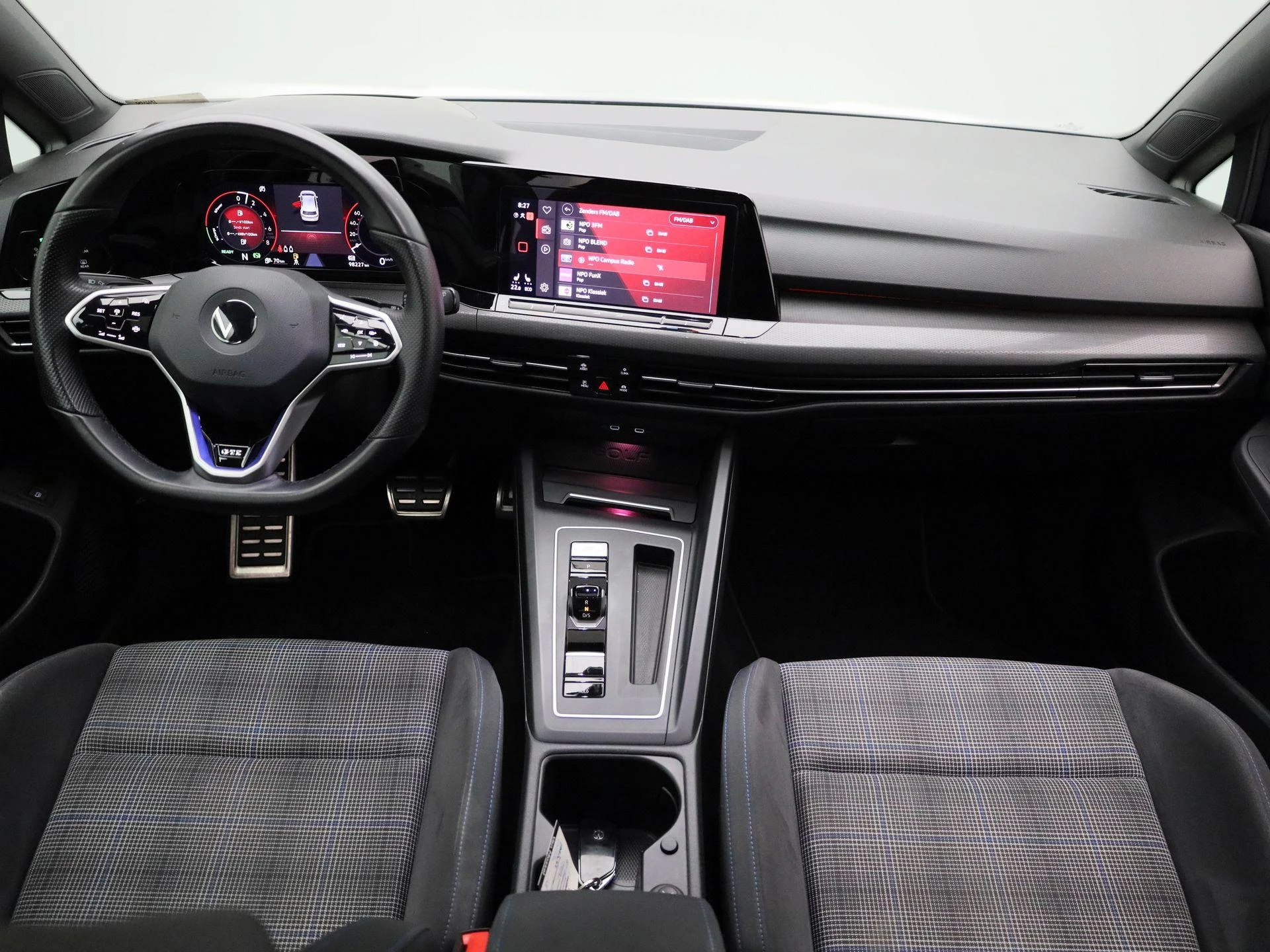 Volkswagen-Golf-image-8