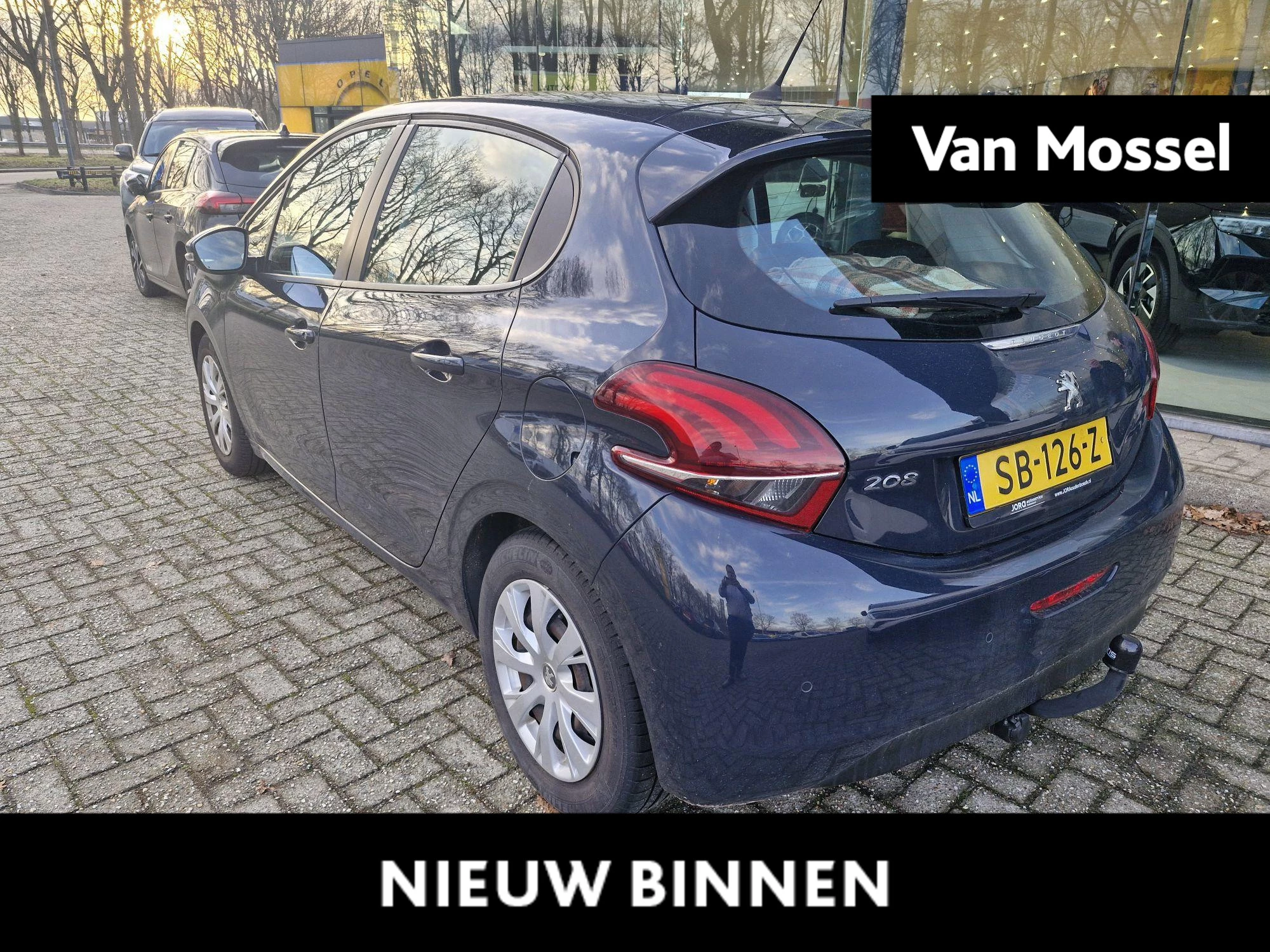 Peugeot-208-image-0