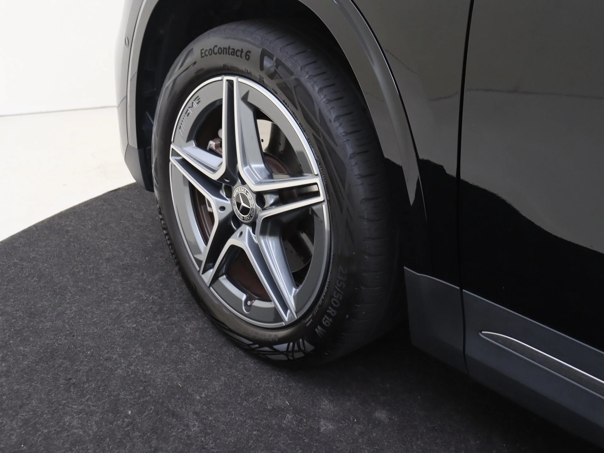 Mercedes-Benz-GLA-image-30