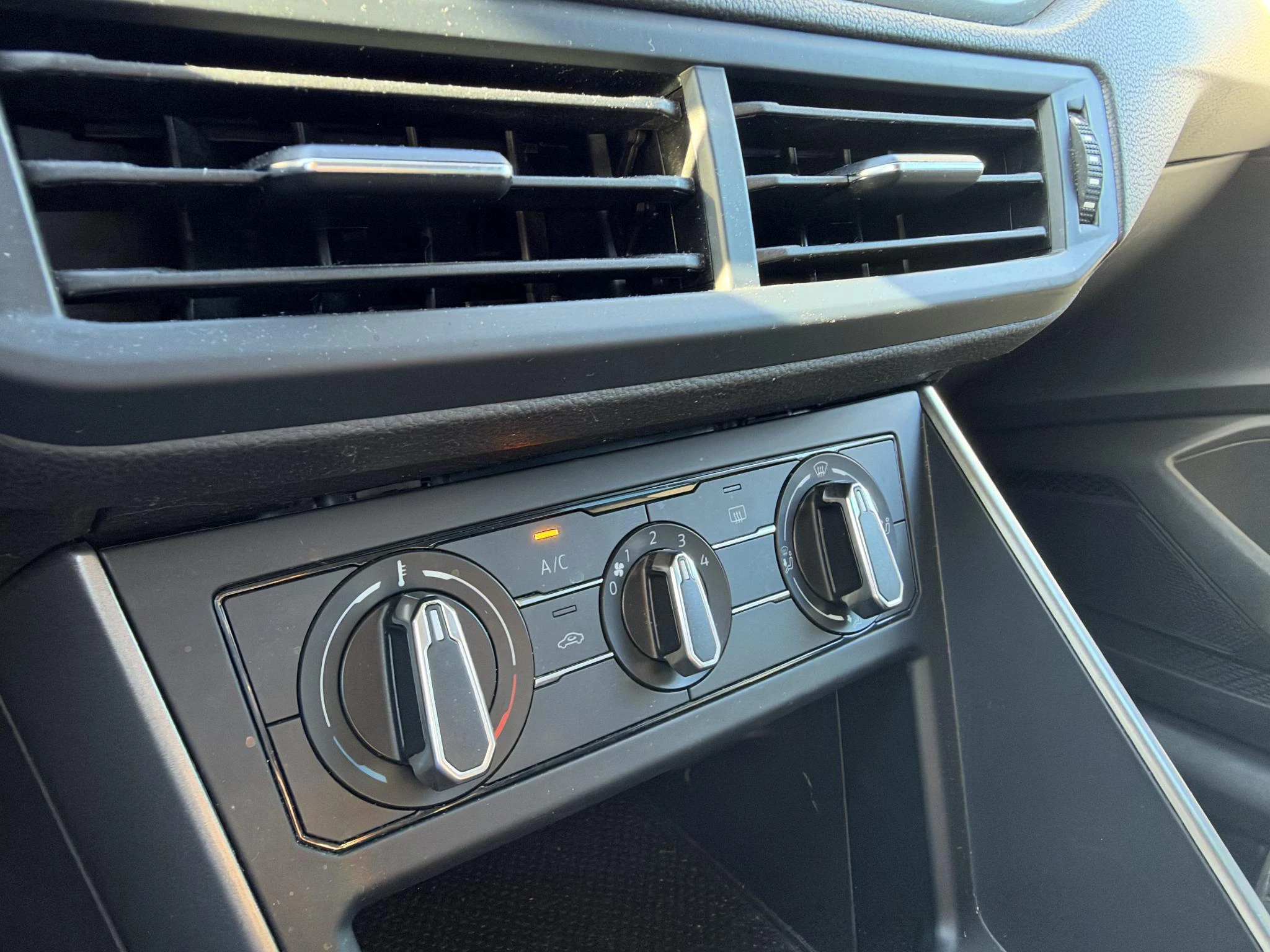 Volkswagen-Polo-image-6