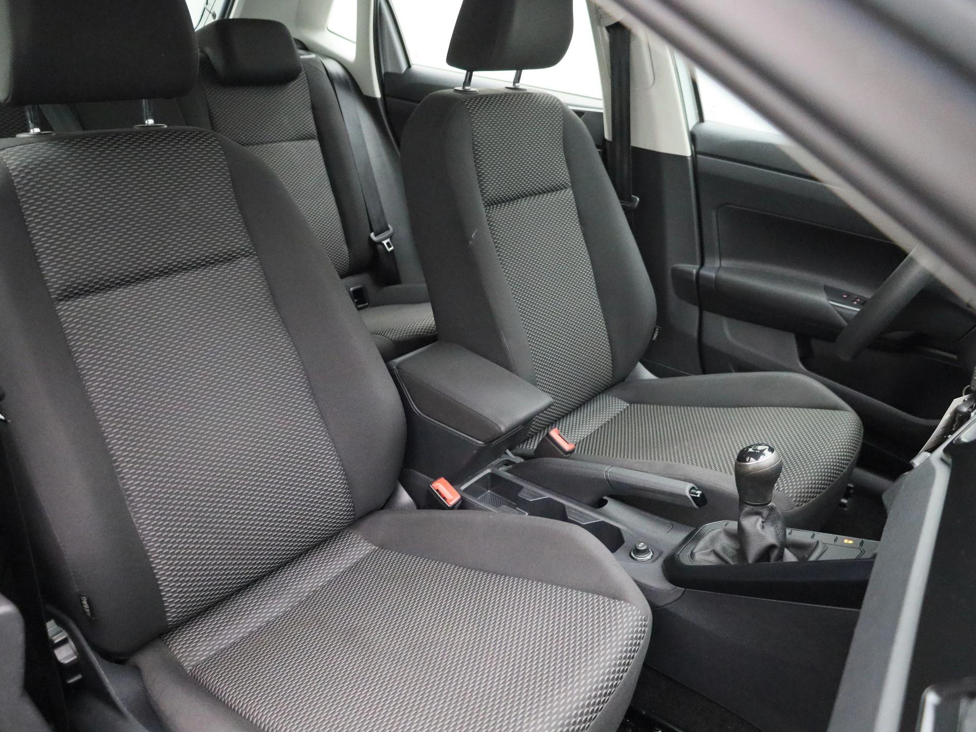 Volkswagen-Polo-image-34