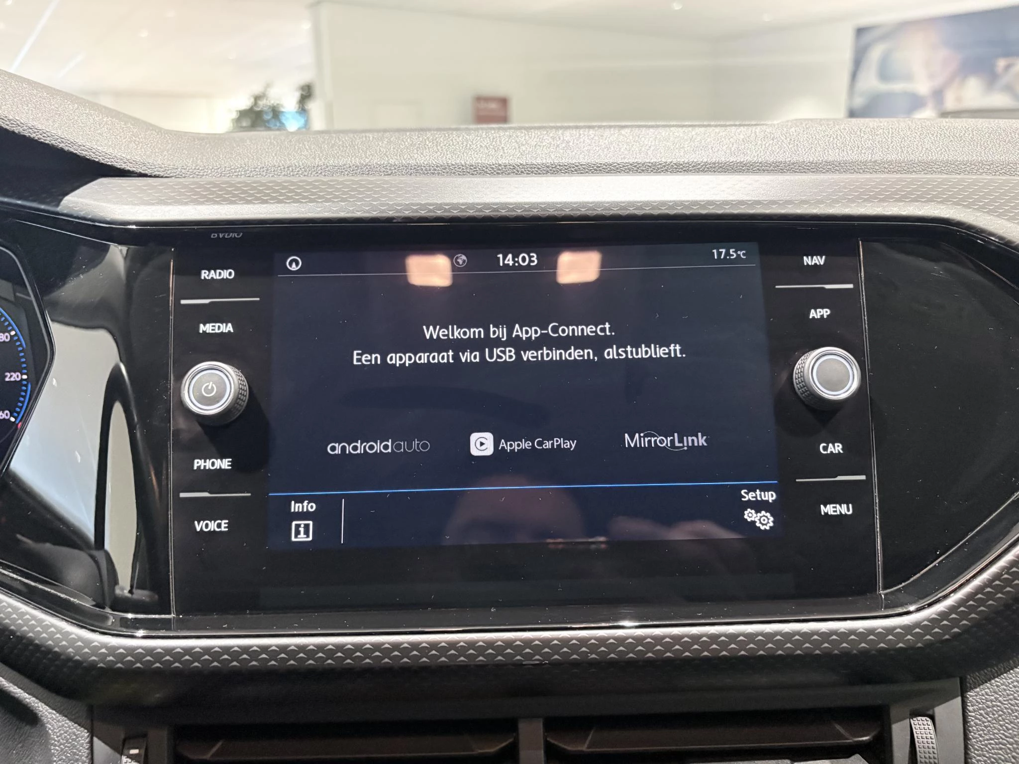 Volkswagen-T-Cross-image-28