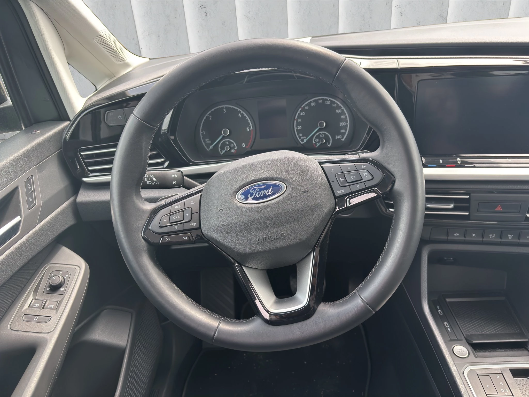 Ford Tourneo Connect Active 2.0 EB Aut. | LED | AHK | Pano | RFK | SHZ | LMF