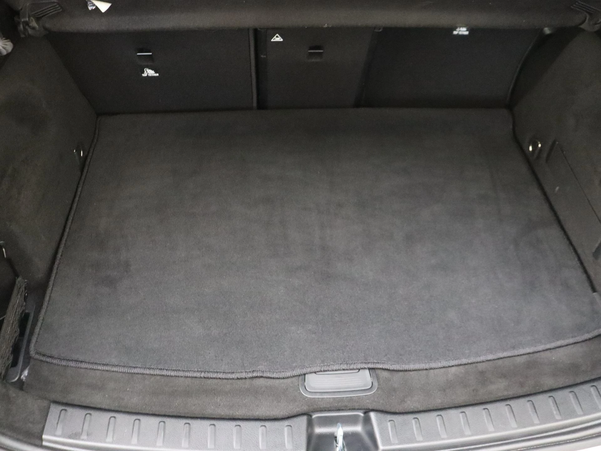Mercedes-Benz-GLA-image-30
