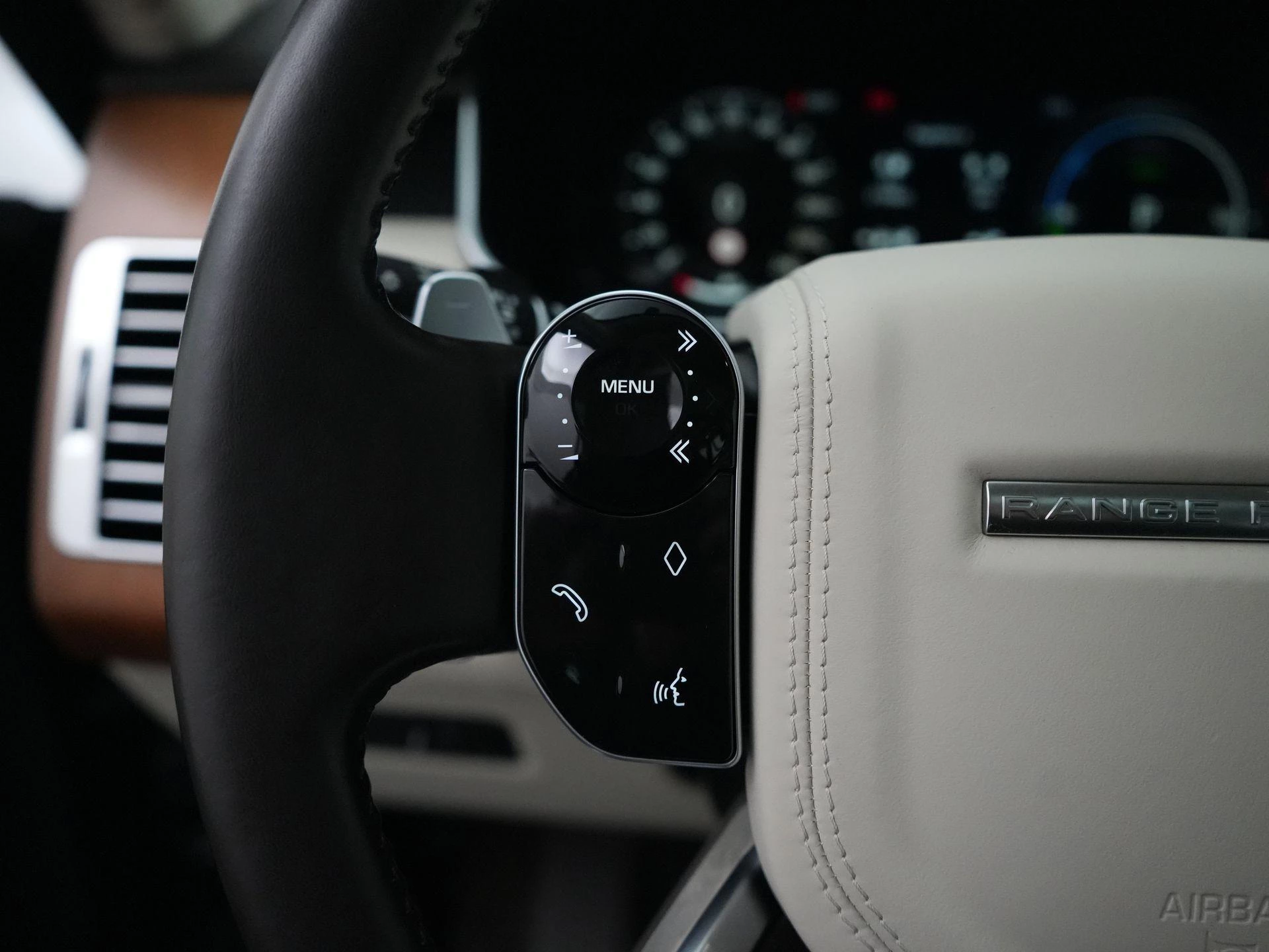 Land Rover-Range Rover-image-14