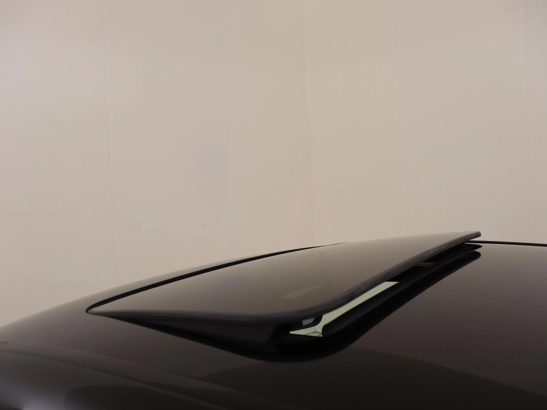Mercedes-Benz-EQC-image-30