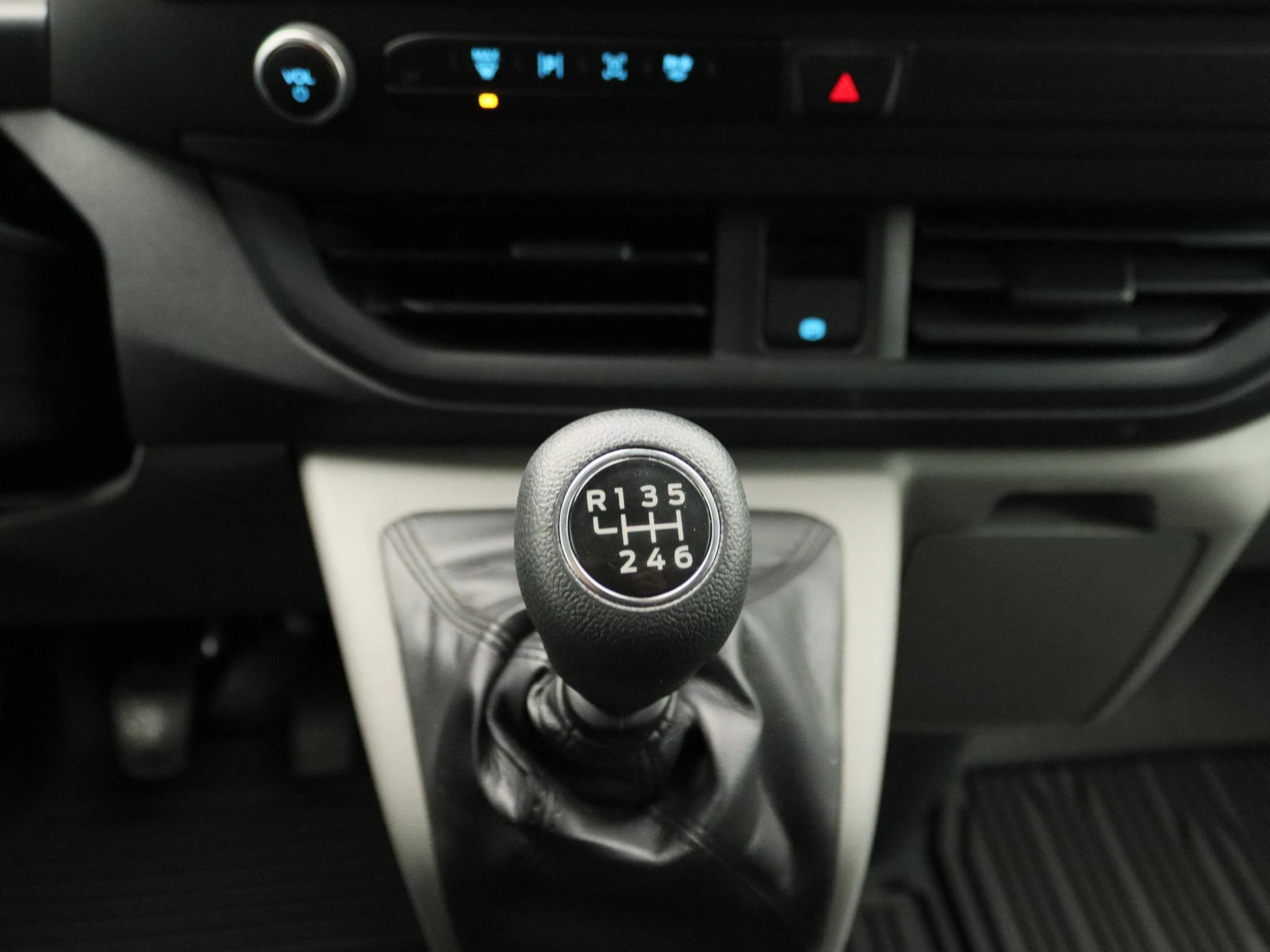 Ford-Transit Custom-image-8