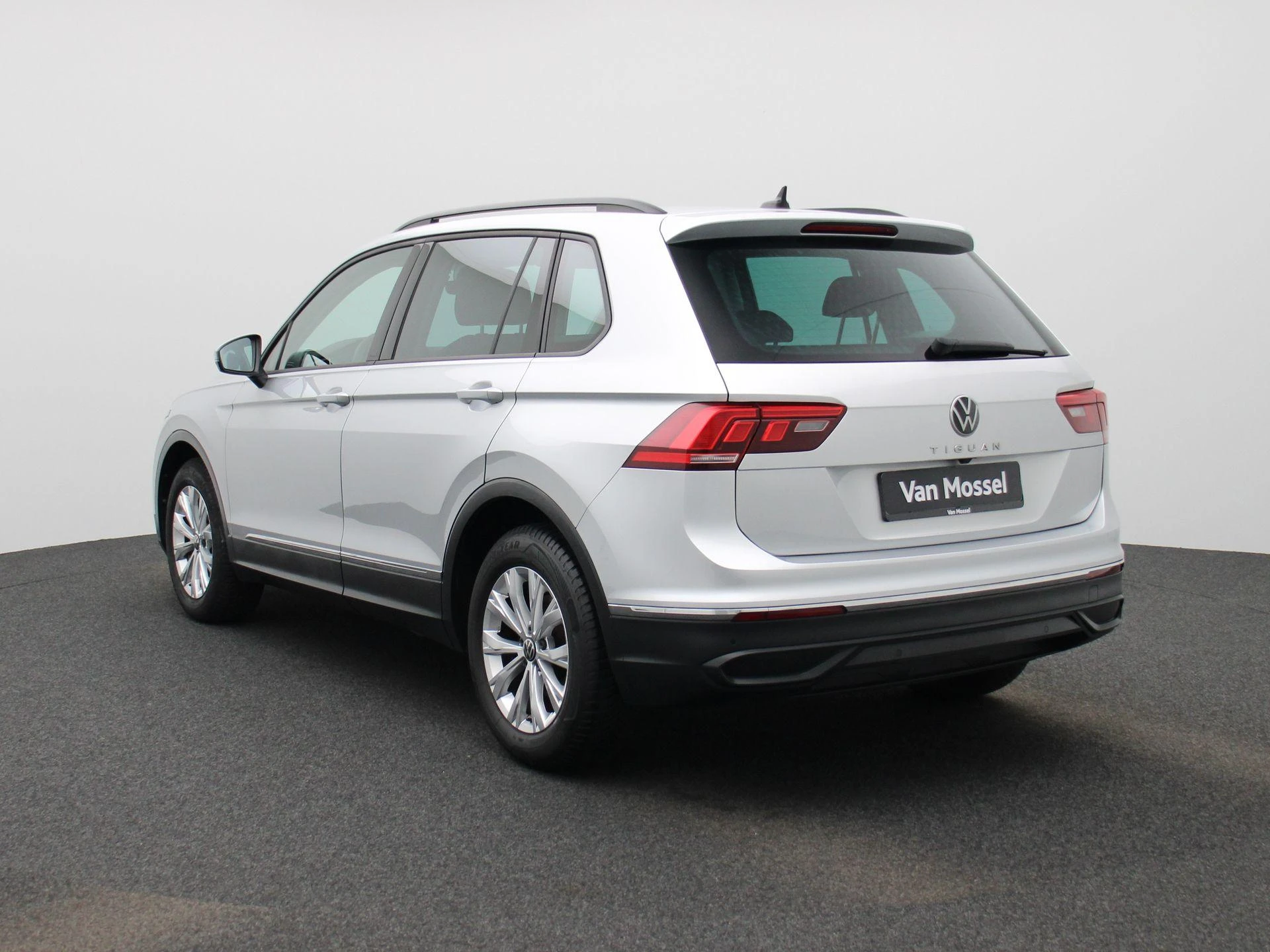 Volkswagen-Tiguan-image-1