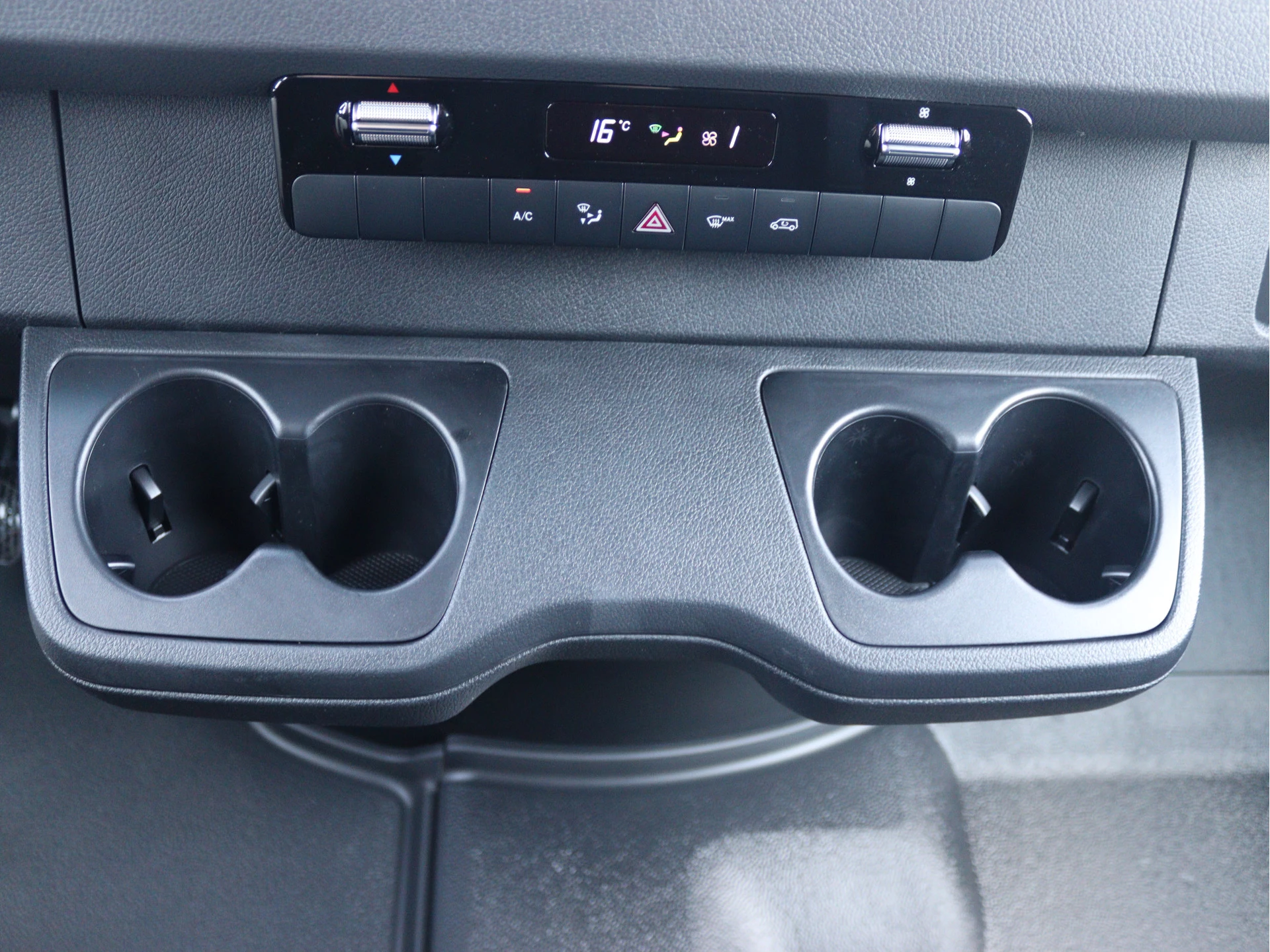 Mercedes-Benz-Sprinter-image-10