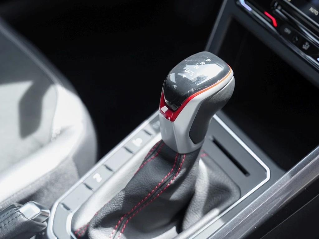 Volkswagen Polo GTI 2.0 TSI DSG IQ.Light, ACC, NaviPRO, Beats, PDC, SHZ, 18"Alu.,