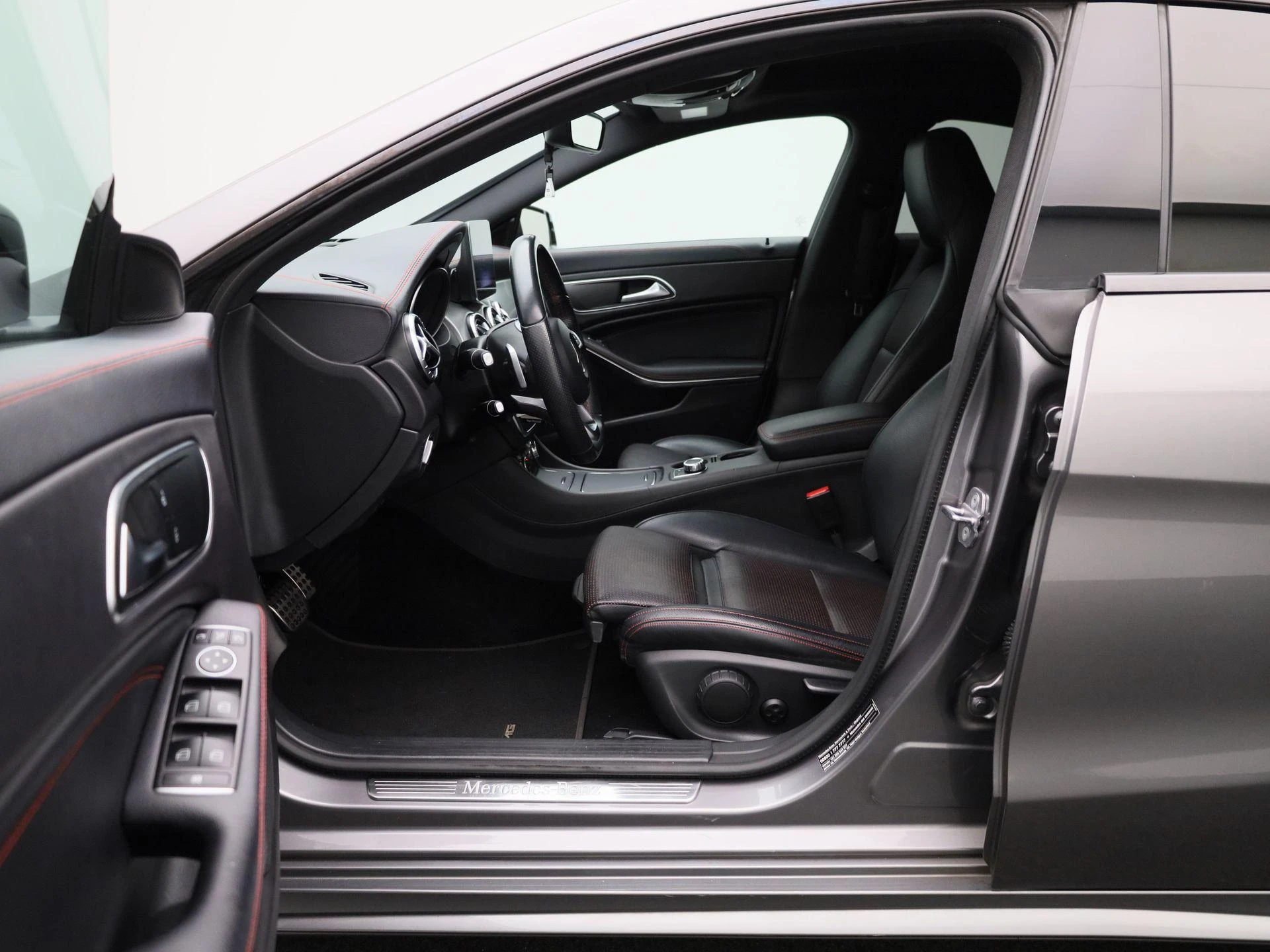 Mercedes-Benz-CLA-image-8