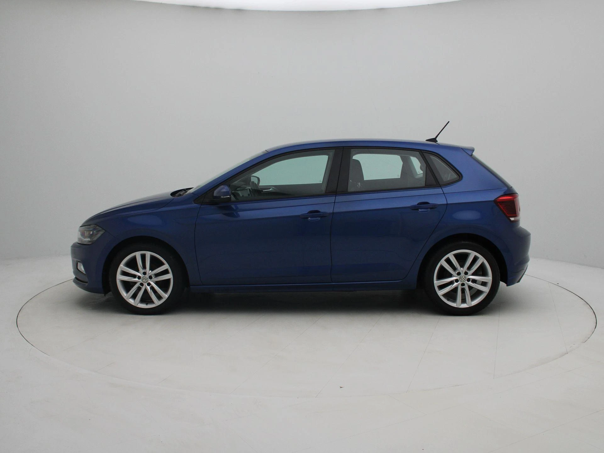 Volkswagen-Polo-image-3