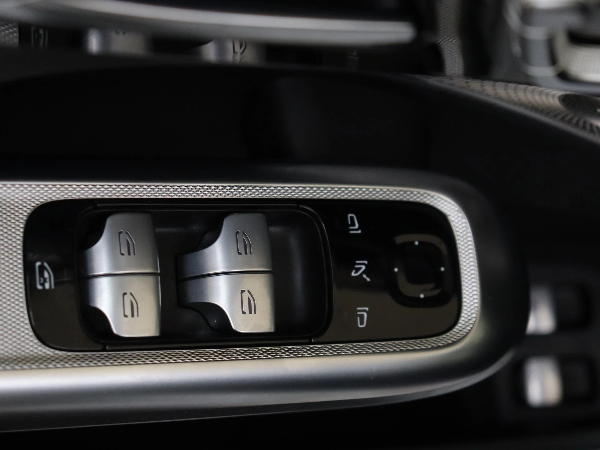 Mercedes-Benz-E-Klasse-image-26