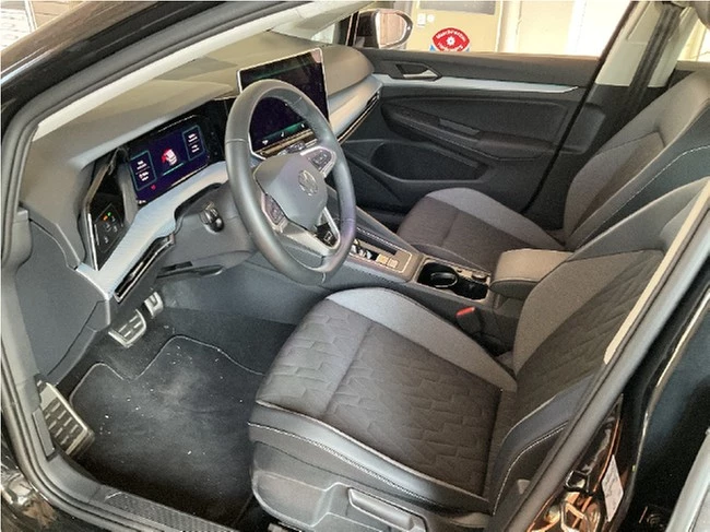 Volkswagen Golf VIII 1.5 eTSI DSG Goal Pano, AHK, Rear-View