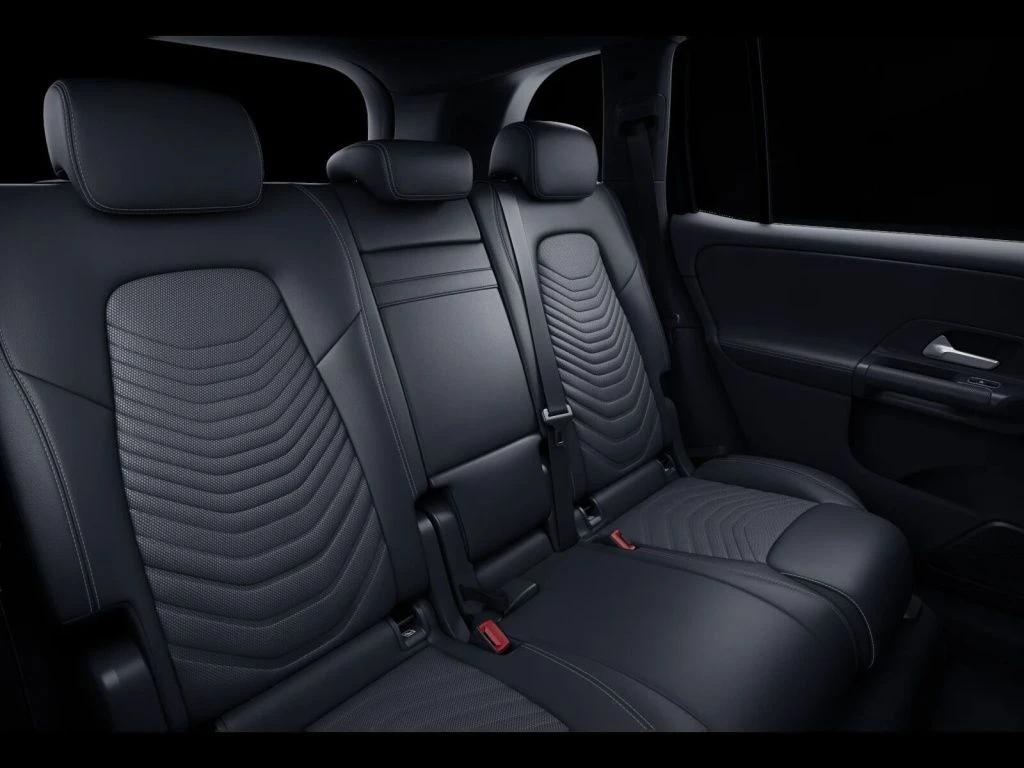 Mercedes-Benz-GLB 180 d-image-10