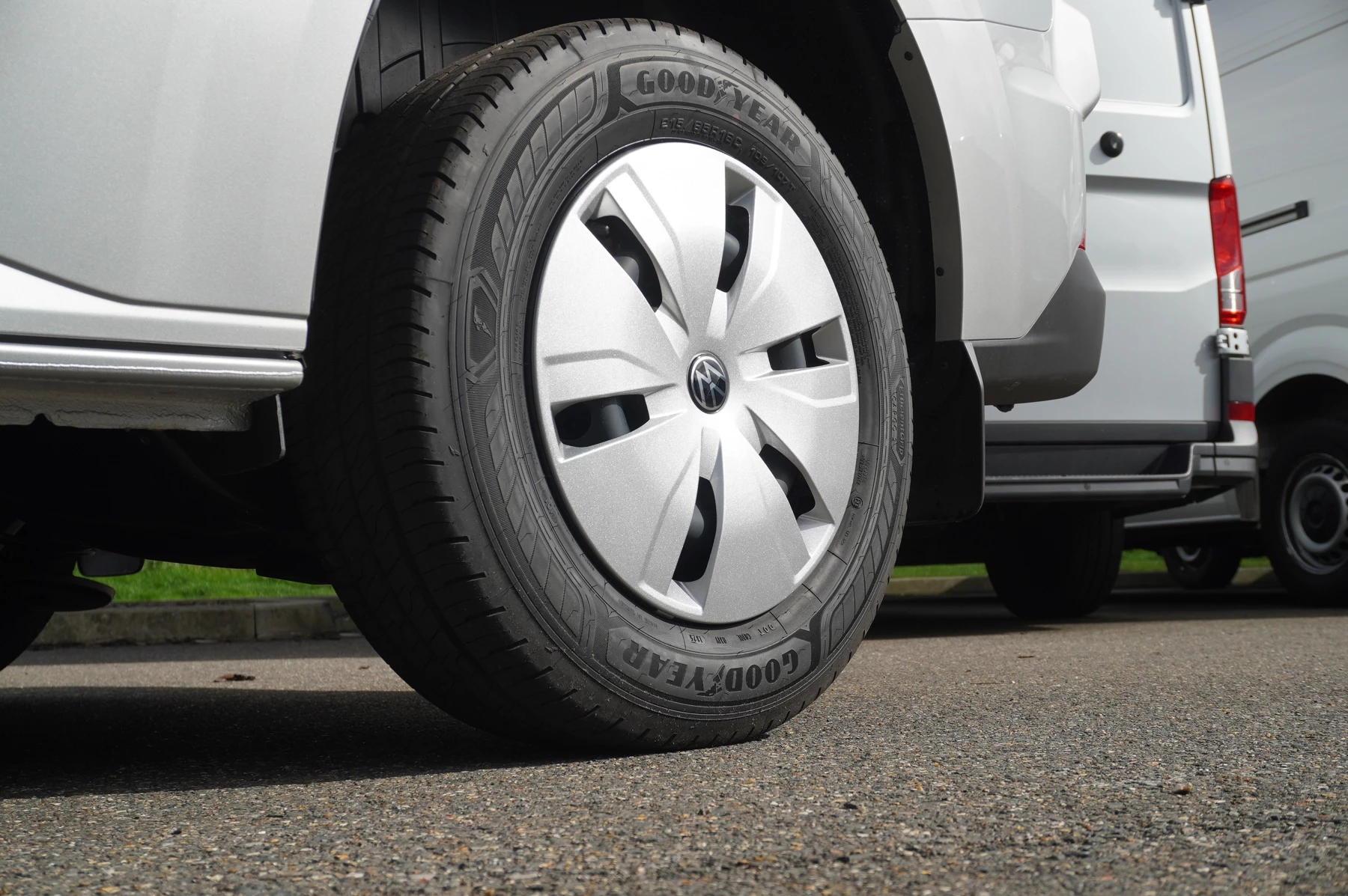 Volkswagen-Transporter-image-36