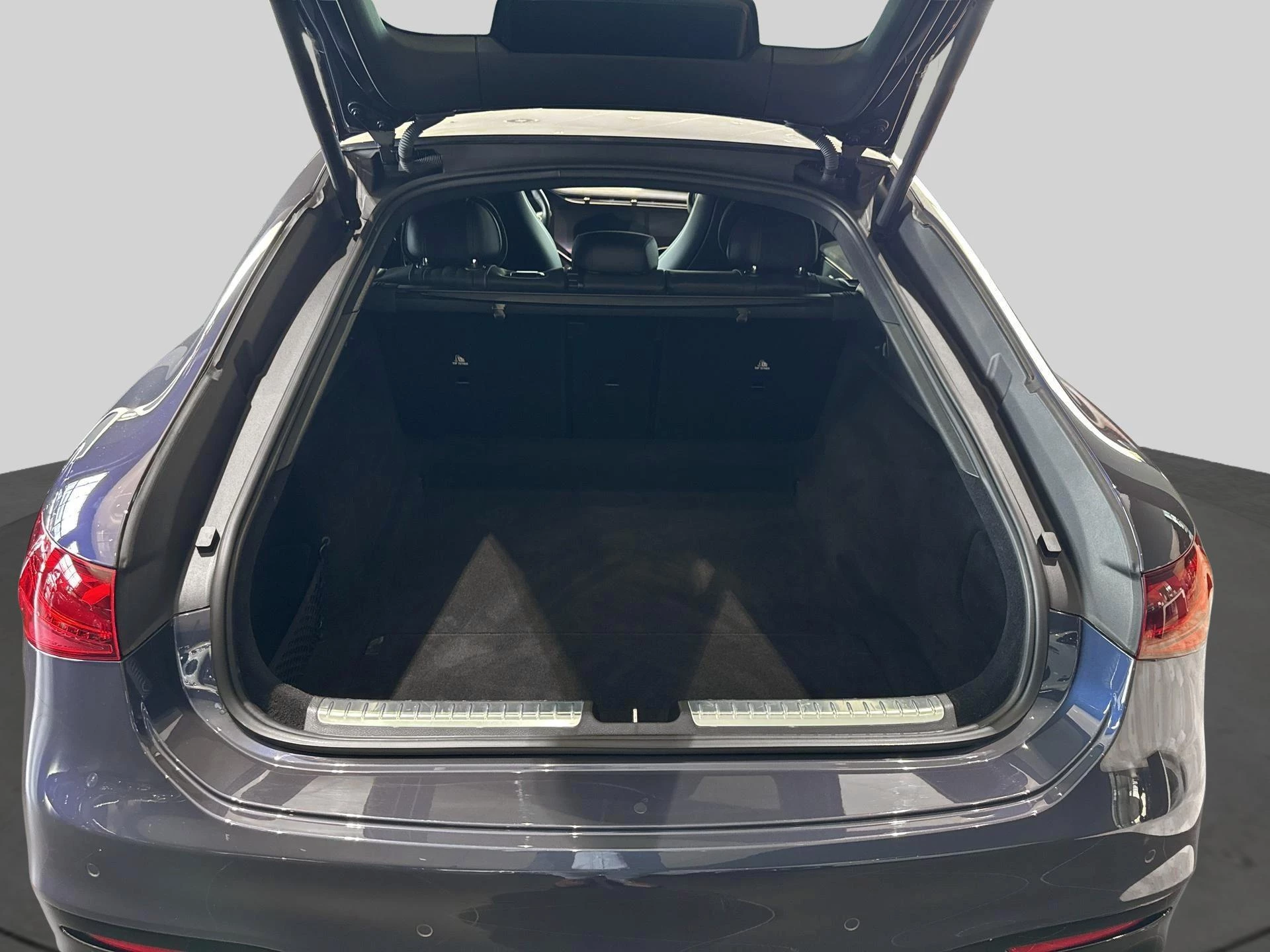 Mercedes-Benz-EQS-image-6