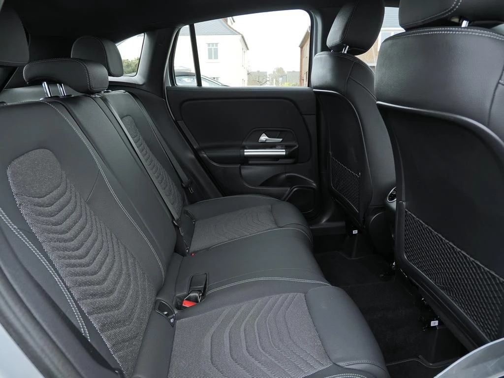 Mercedes-Benz-GLA 200 d-image-11