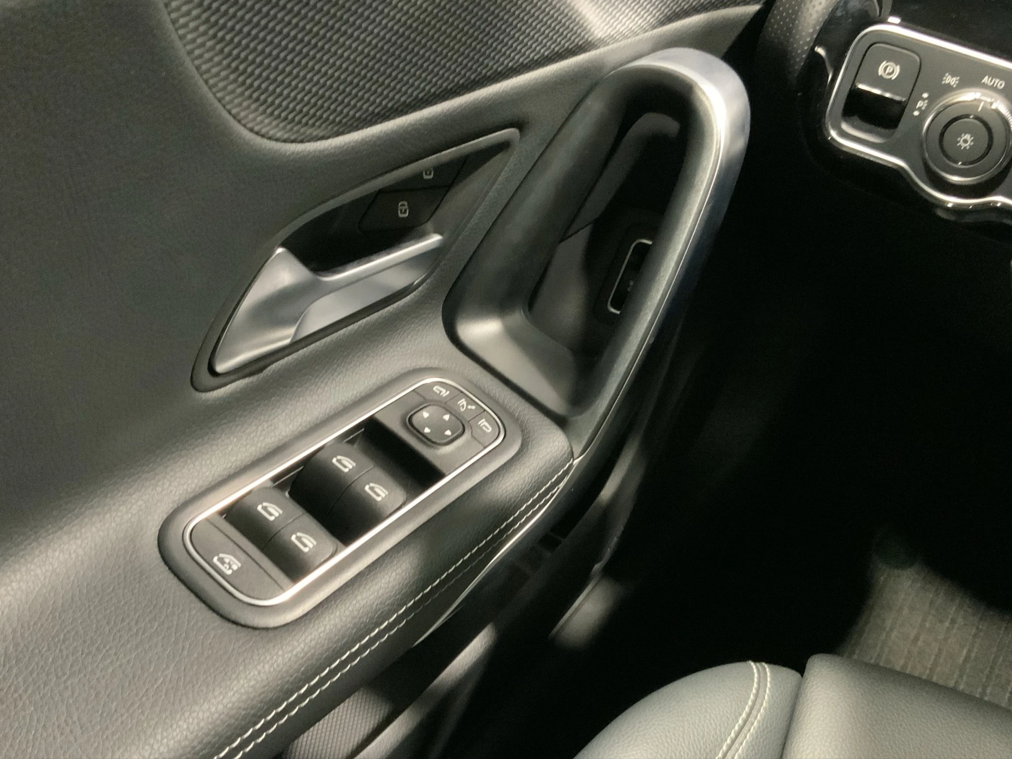 Mercedes-Benz-CLA-image-15